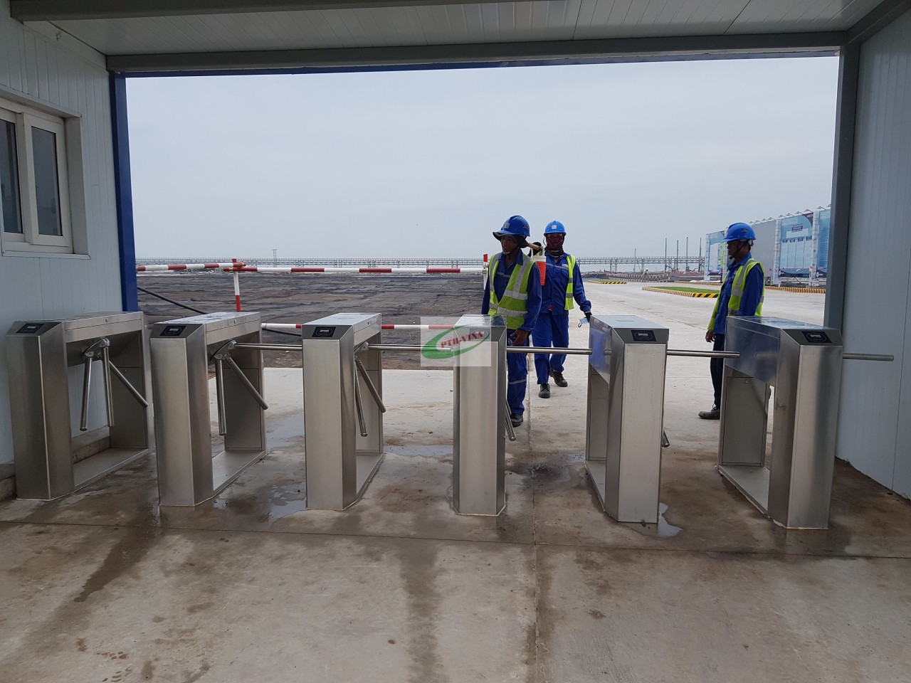 cổng kiểm soát ra vào công trình