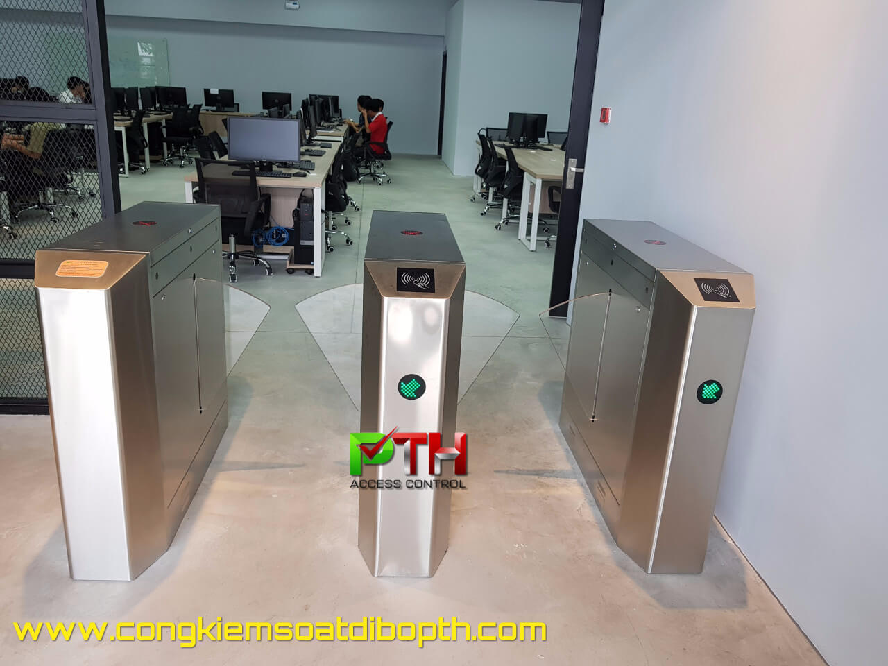 Lắp cổng Flap barrier tại Công ty INTEX