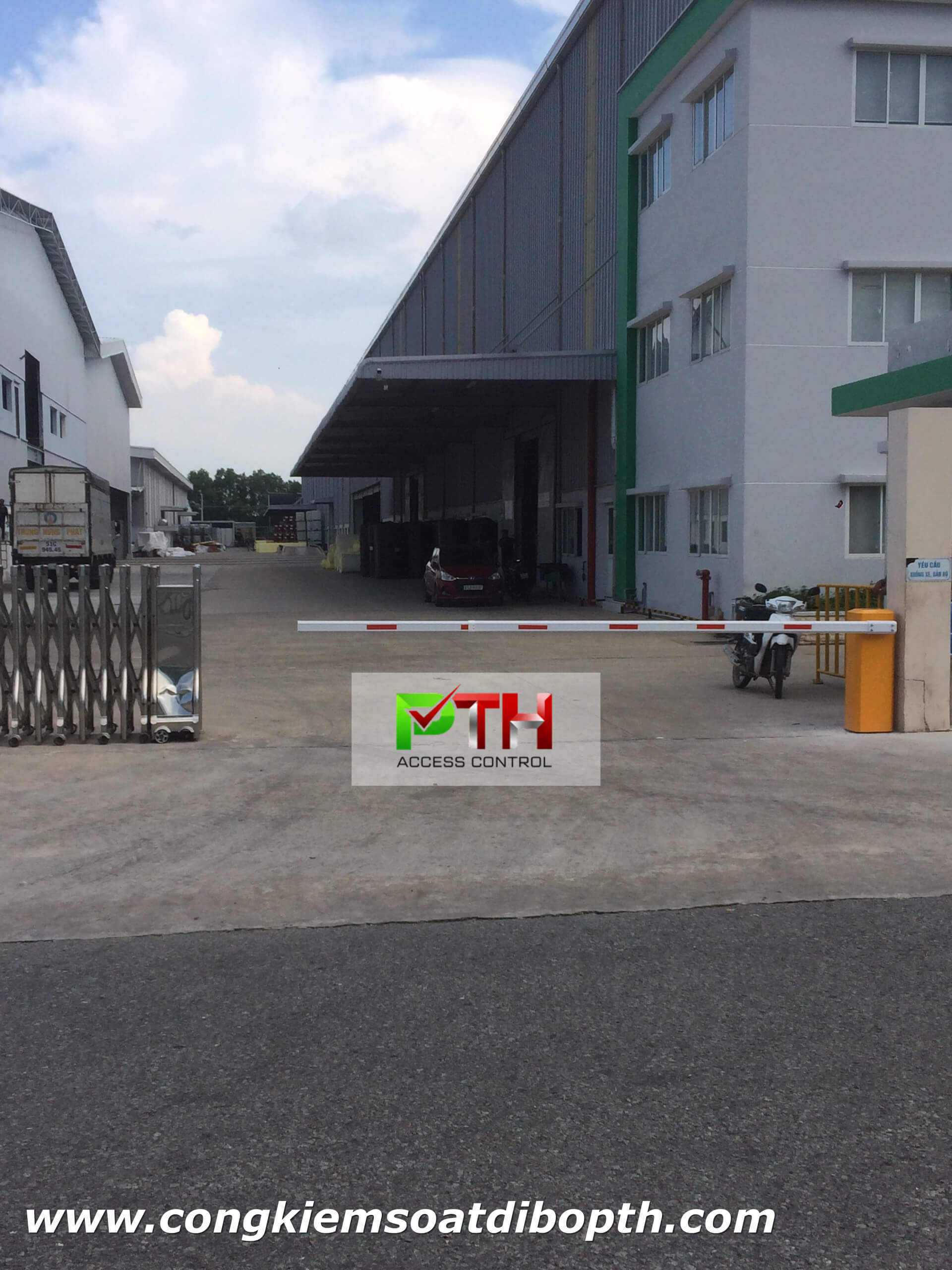 Hình ảnh thực tế tại công trình lắp đặt barie BS-306 cho Công ty Indochine Foamtech