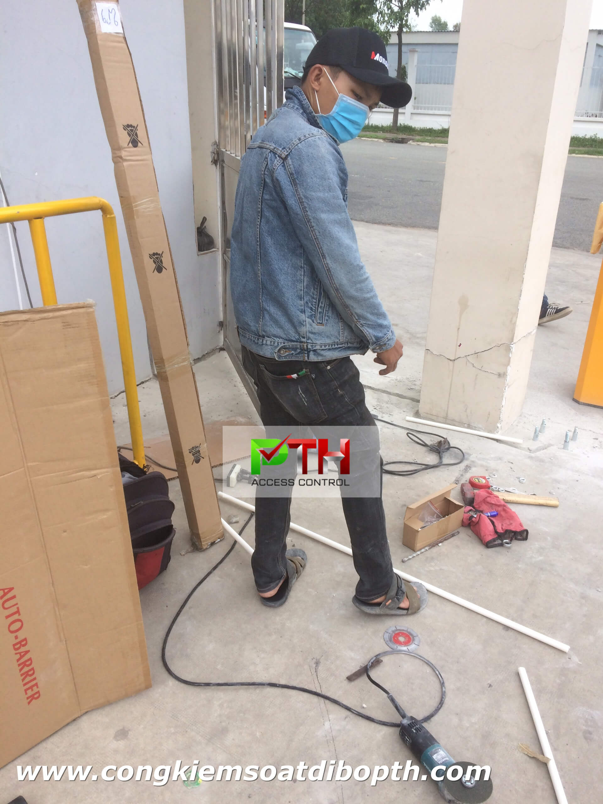 Hình ảnh thực tế tại công trình lắp đặt barie BS-306 cho Công ty Indochine Foamtech