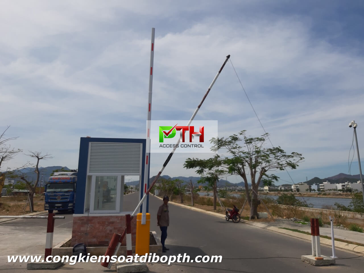 Hình ảnh công trình thực tế lắp đặt barie bs 306 cho khu dân cư tại Đồng Nai | PTH Access Control