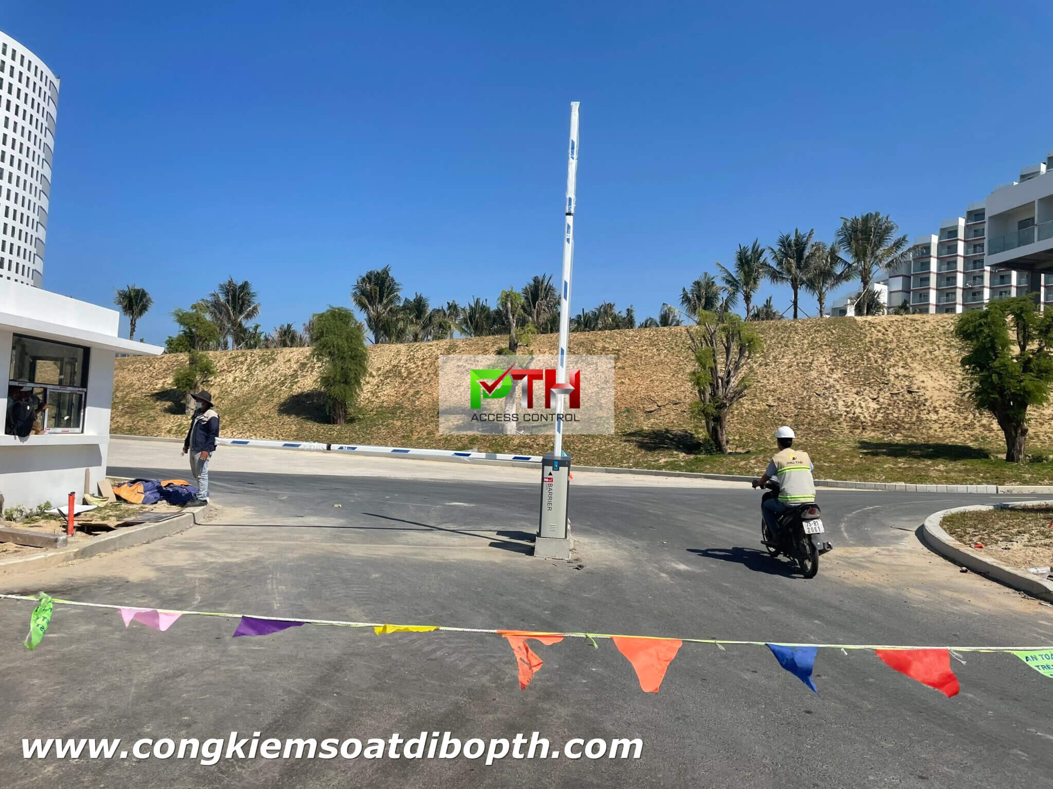 Hình ảnh thi công thực tế lắp đặt barrier cho Resort The Arena Cam Ranh