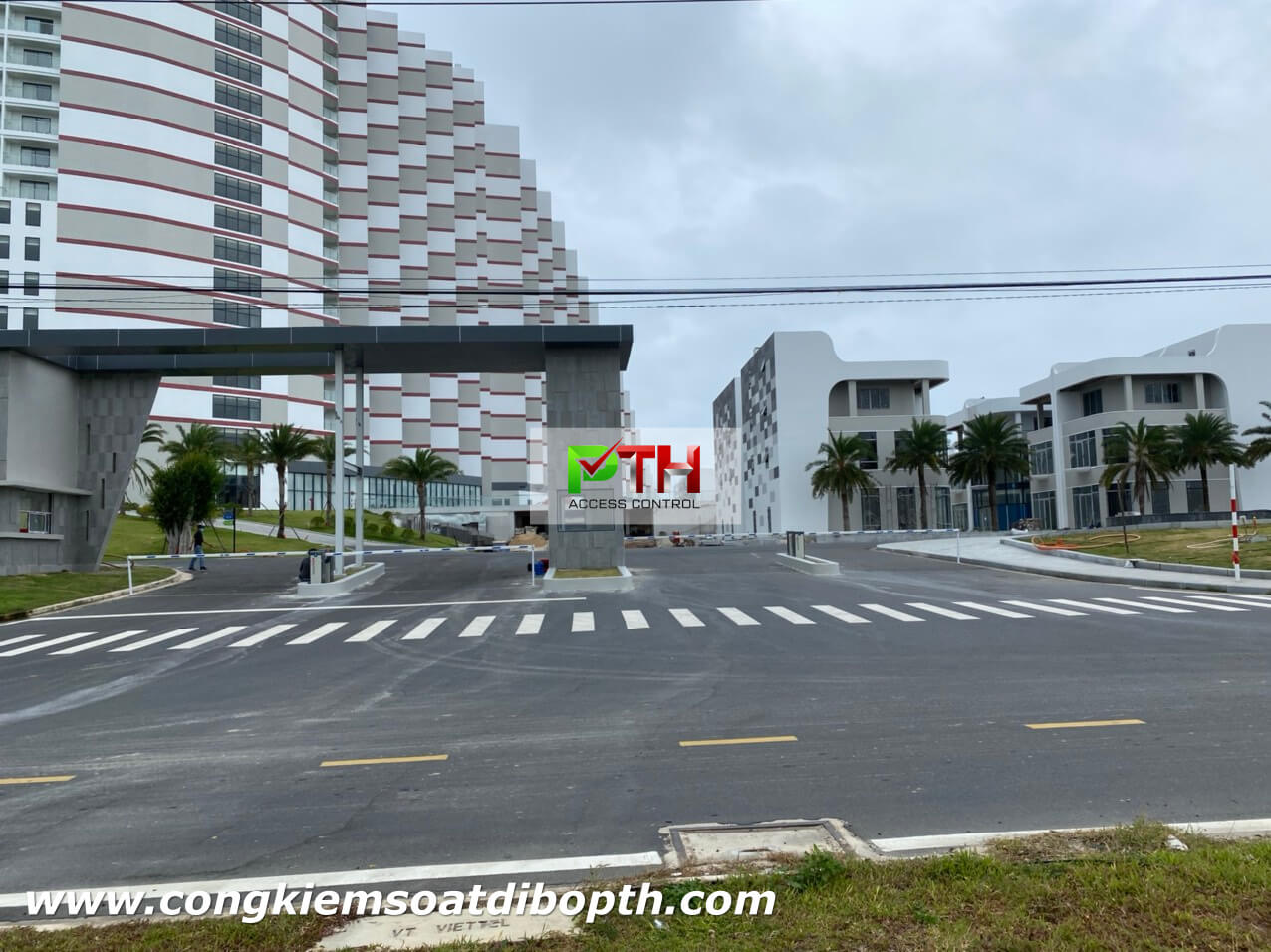 Hình ảnh thi công thực tế lắp đặt barrier cho Resort The Arena Cam Ranh