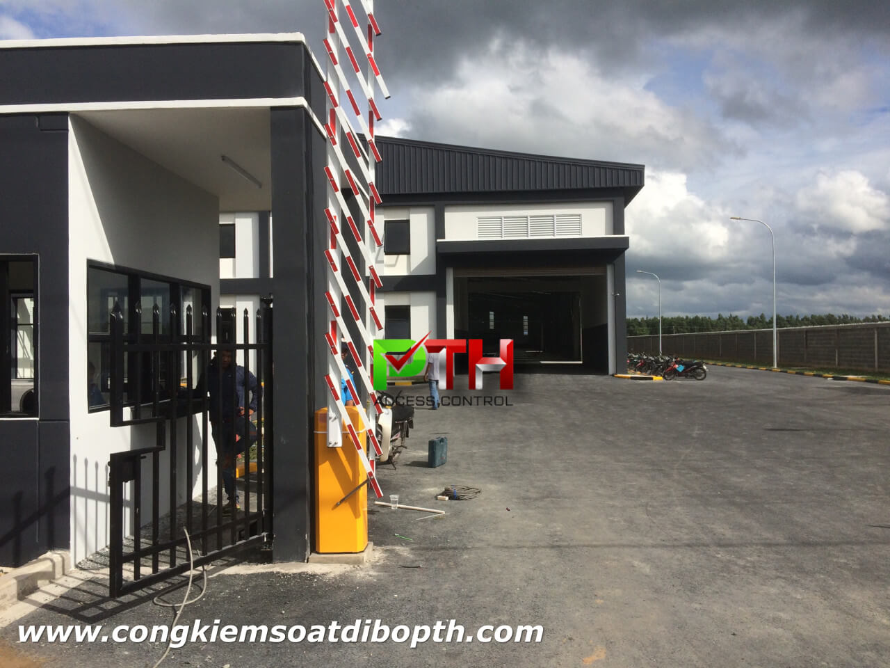 Lắp đặt barrier rào chắn BS 306 cho Công ty Minh Hữu Liên