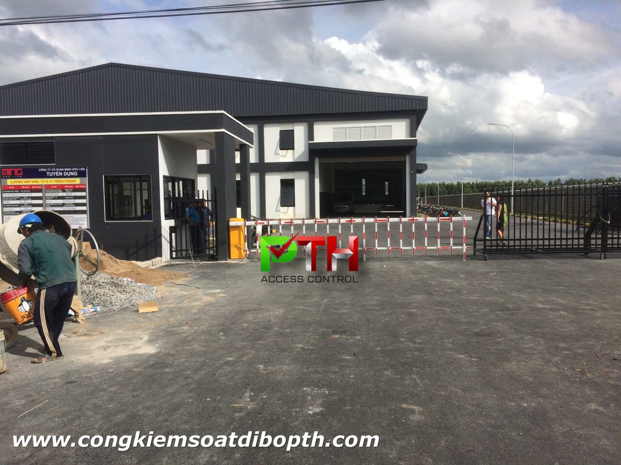 Lắp đặt barrier rào chắn BS 306 cho Công ty Minh Hữu Liên