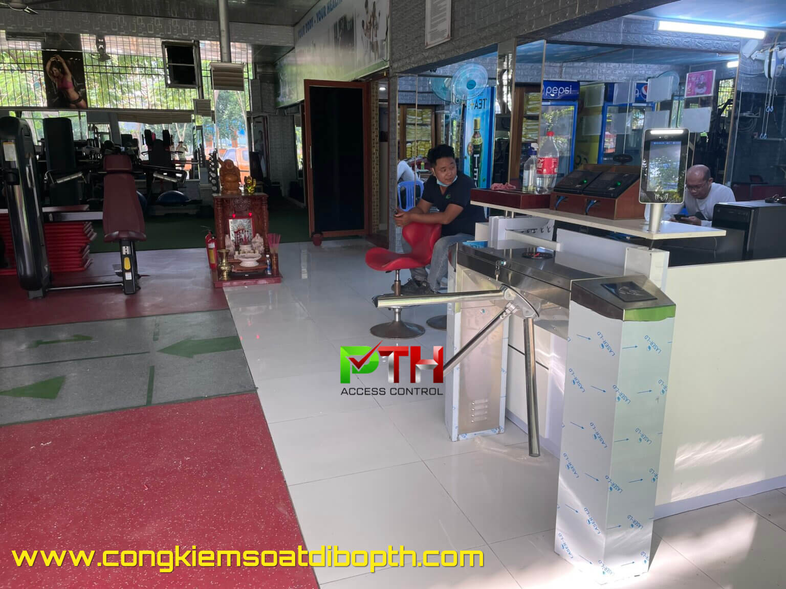 PTH Access Control lắp cổng xoay tripod 3 càng cho phòng GYM ROCKY FITNESS CENTER
