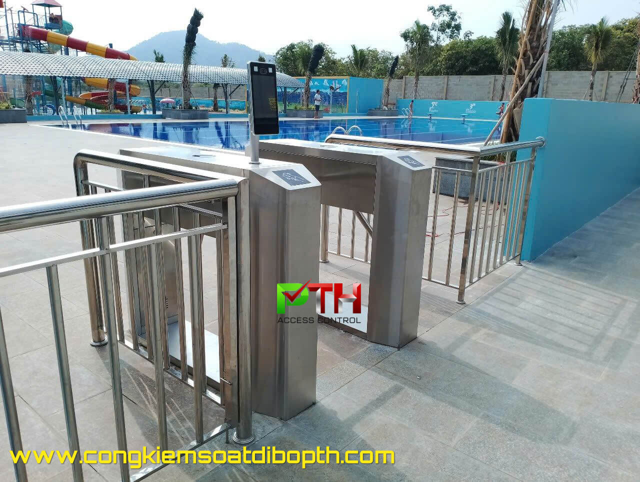 PTH Access Control lắp cổng xoay 3 càng cho hồ bơi ở Bình Phước