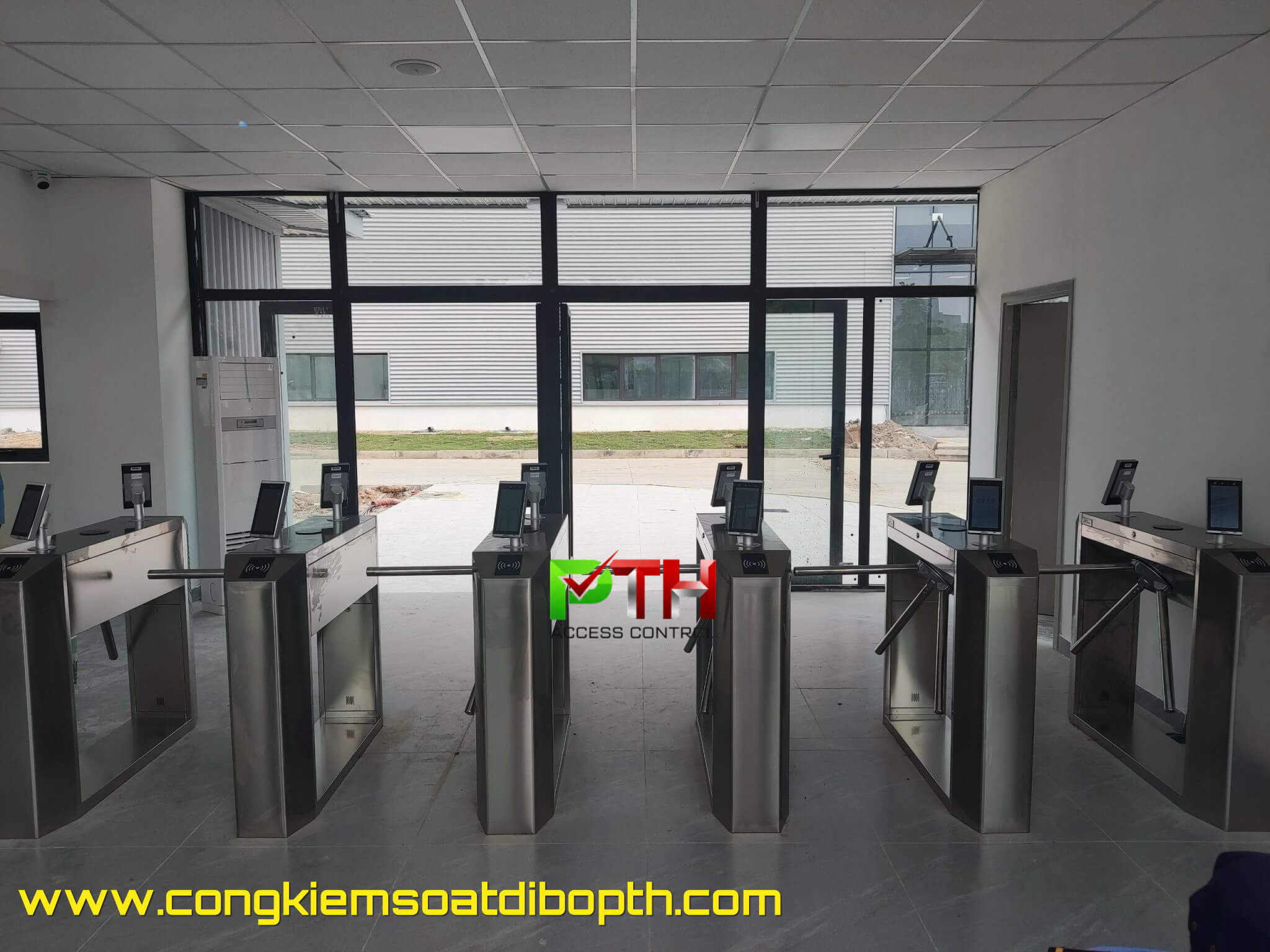 PTH Access Control lắp cổng xoay tripod 3 càng cho tòa nhà văn phòng