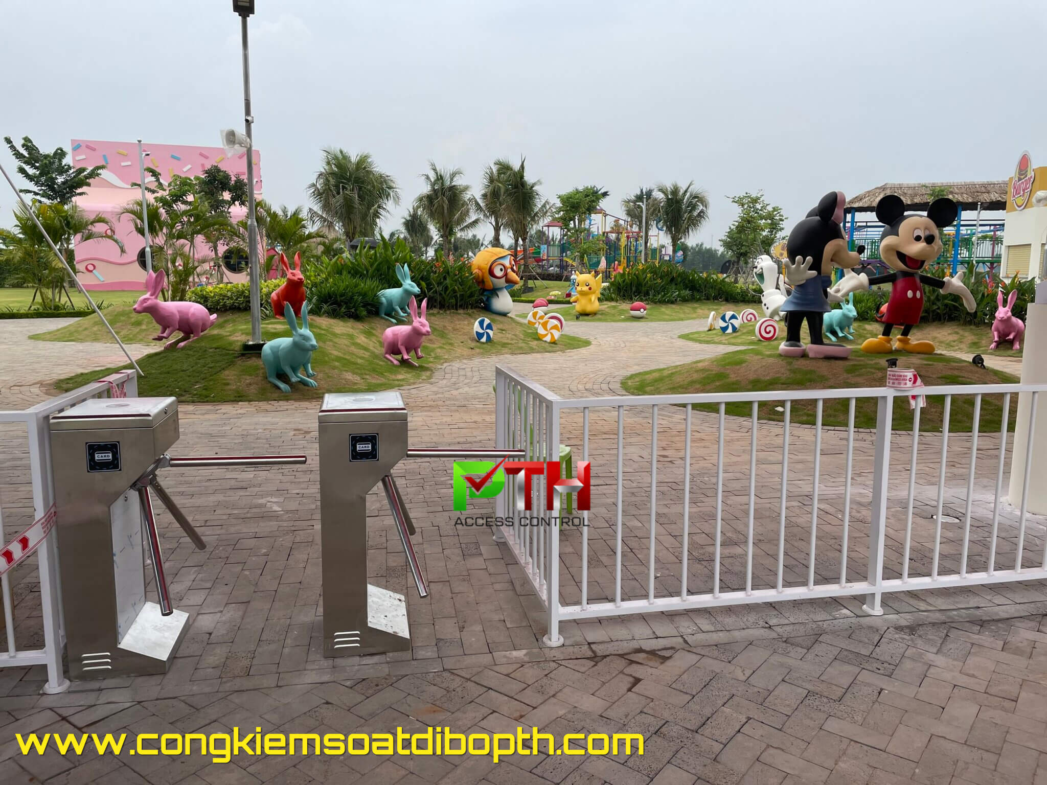 PTH Access Control lắp cổng xoay tripod 3 càng cho Khu Vui Chơi