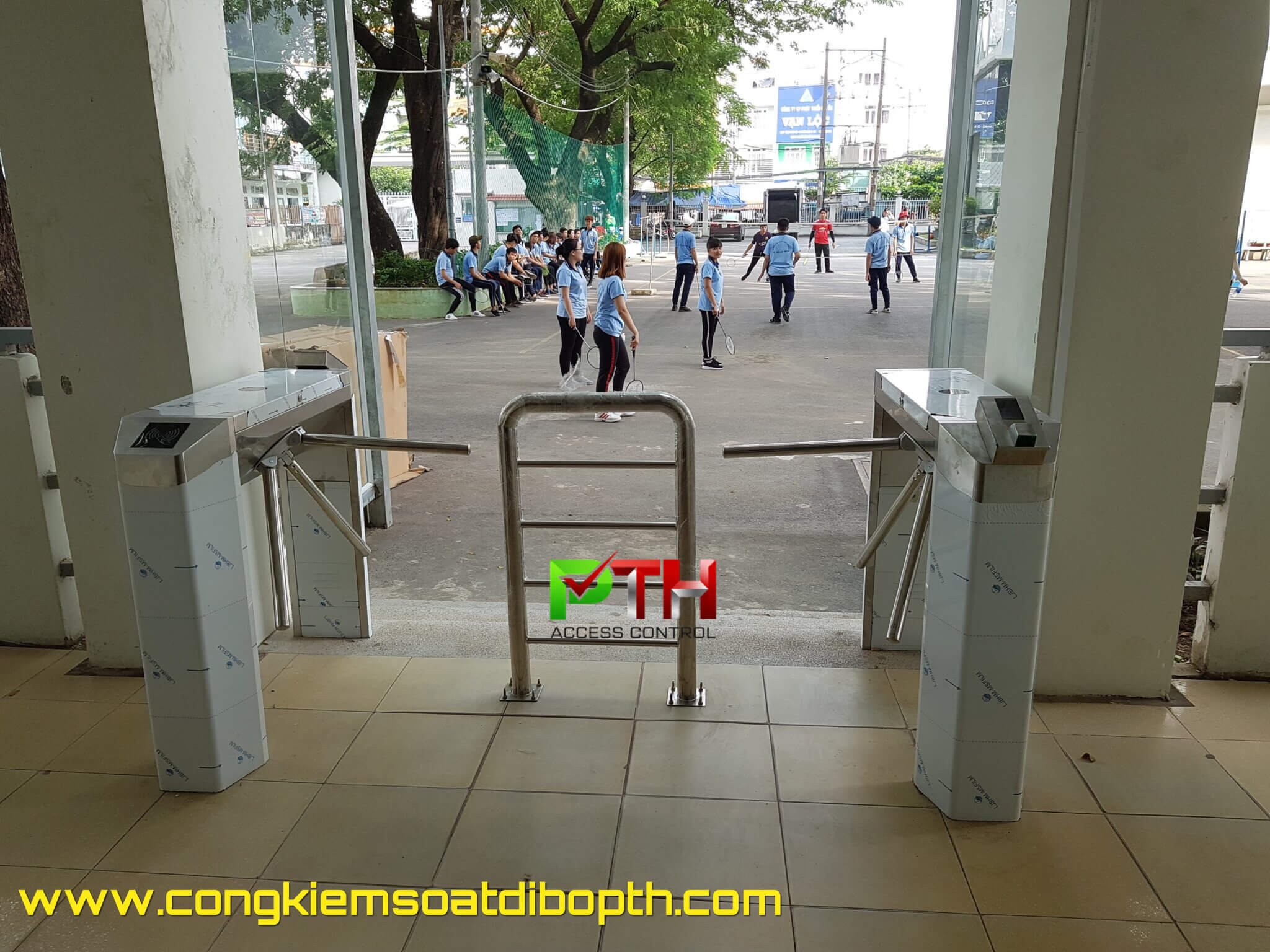 PTH Access Control lắp cổng xoay tripod 3 càng cho trường Cao Đẳng Công Thương