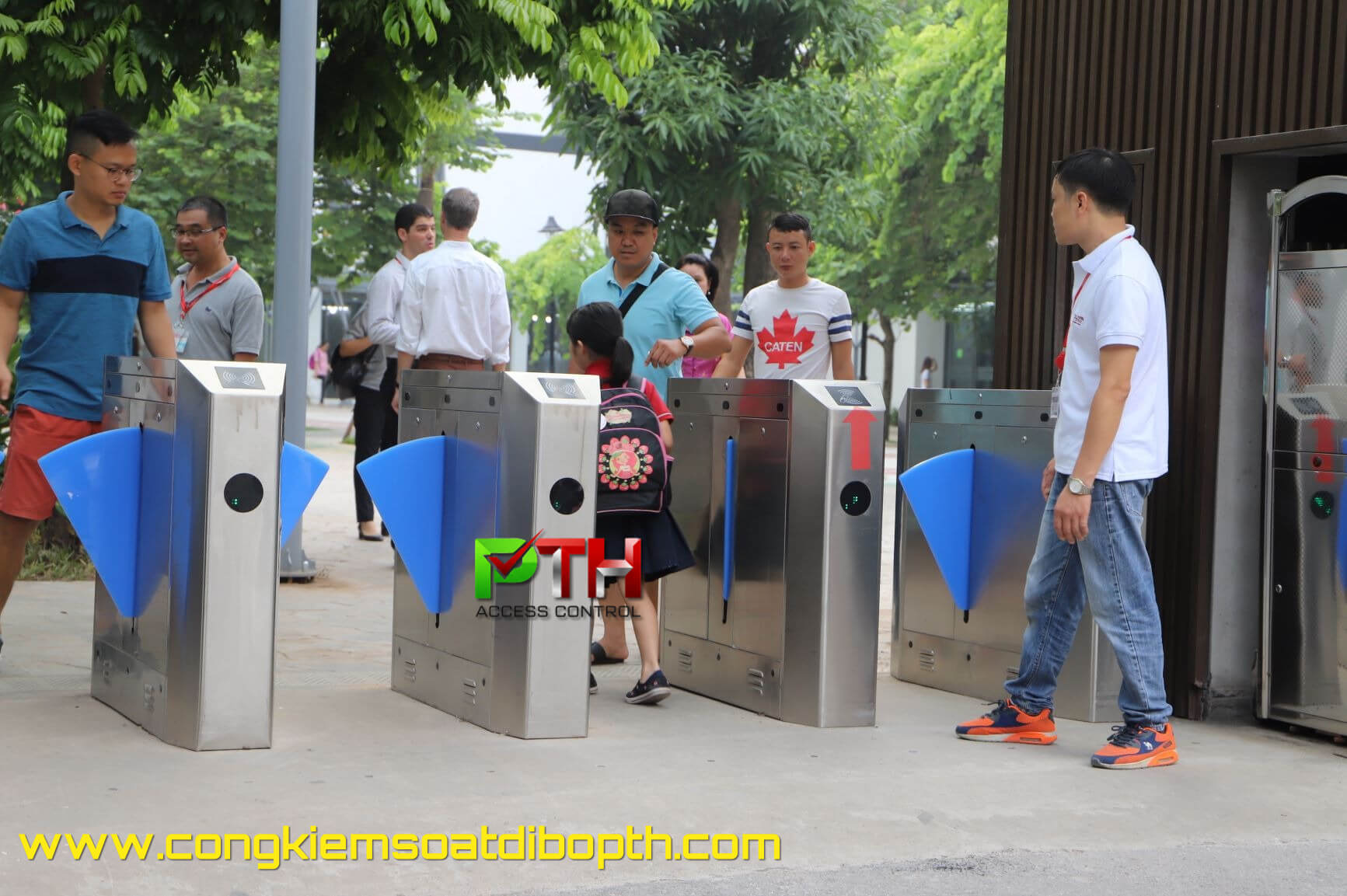 Ứng dụng Flap Barie soát vé tự động tại các khu vui chơi