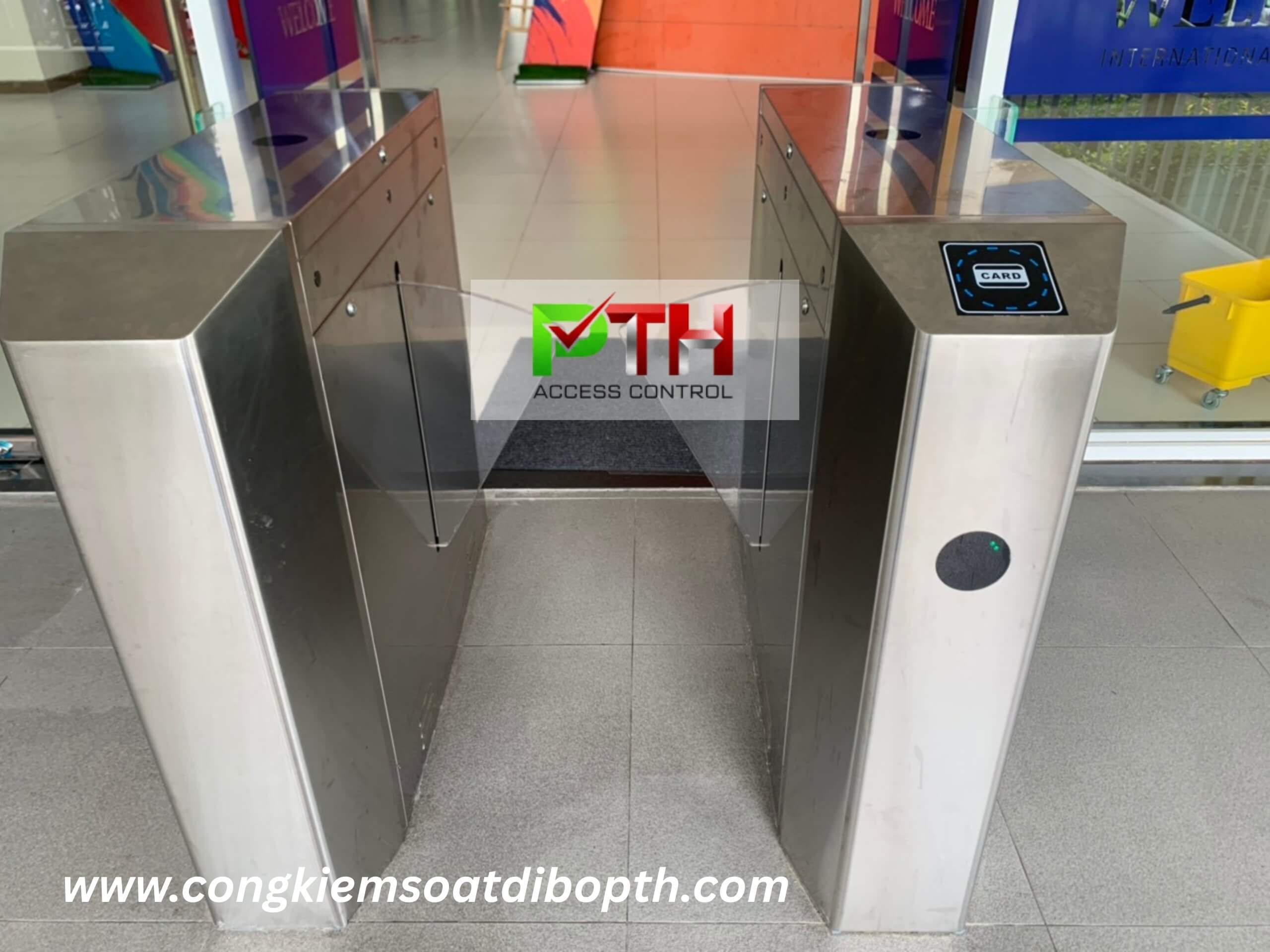 Hình 1: Công trình lắp cổng flap barrier kiểm soát ra vào tại khu căn hộ Sài Gòn Pearl