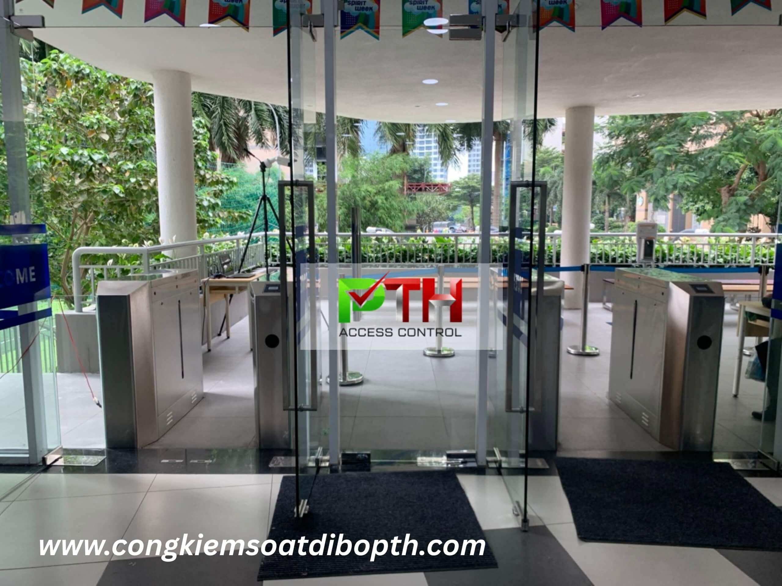 Hình 2: Công trình lắp cổng flap barrier kiểm soát ra vào tại khu căn hộ Sài Gòn Pearl