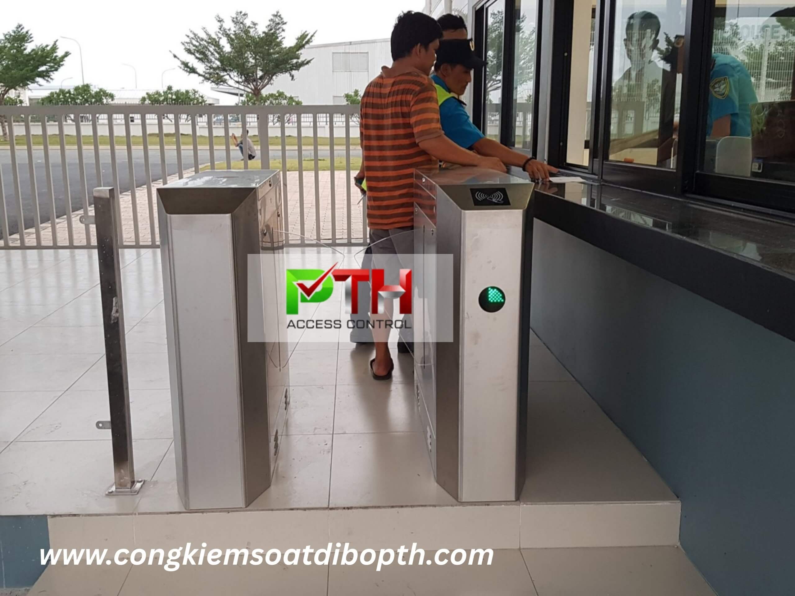Hình 5: Công trình lắp cổng flap barrier tại Công Ty Cổ Phần Uniben - Bình Dương