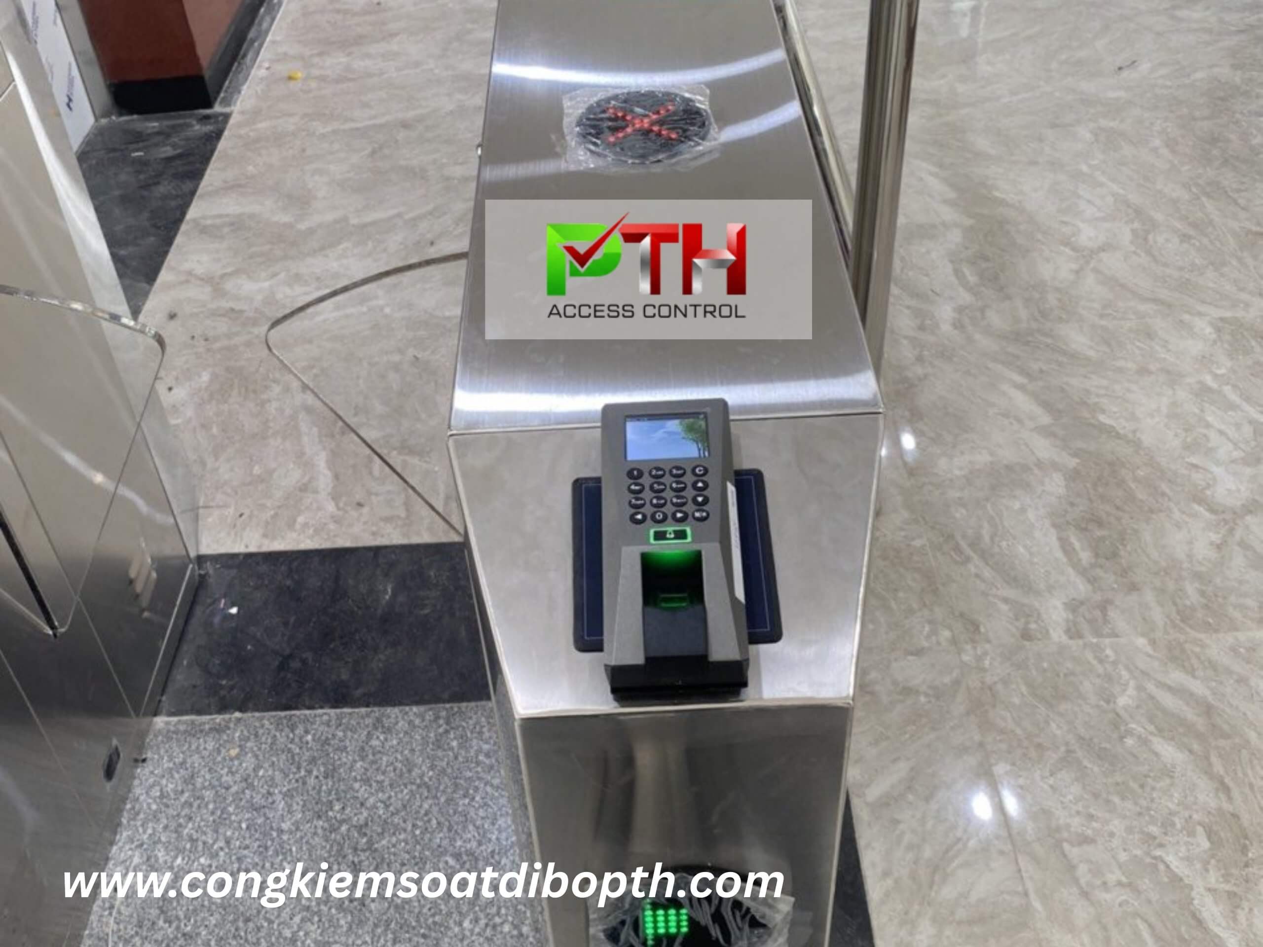 Hình 3: Công trình lắp cổng flap barrier kiểm soát lối đi bộ cho công ty tại Quảng Ngãi