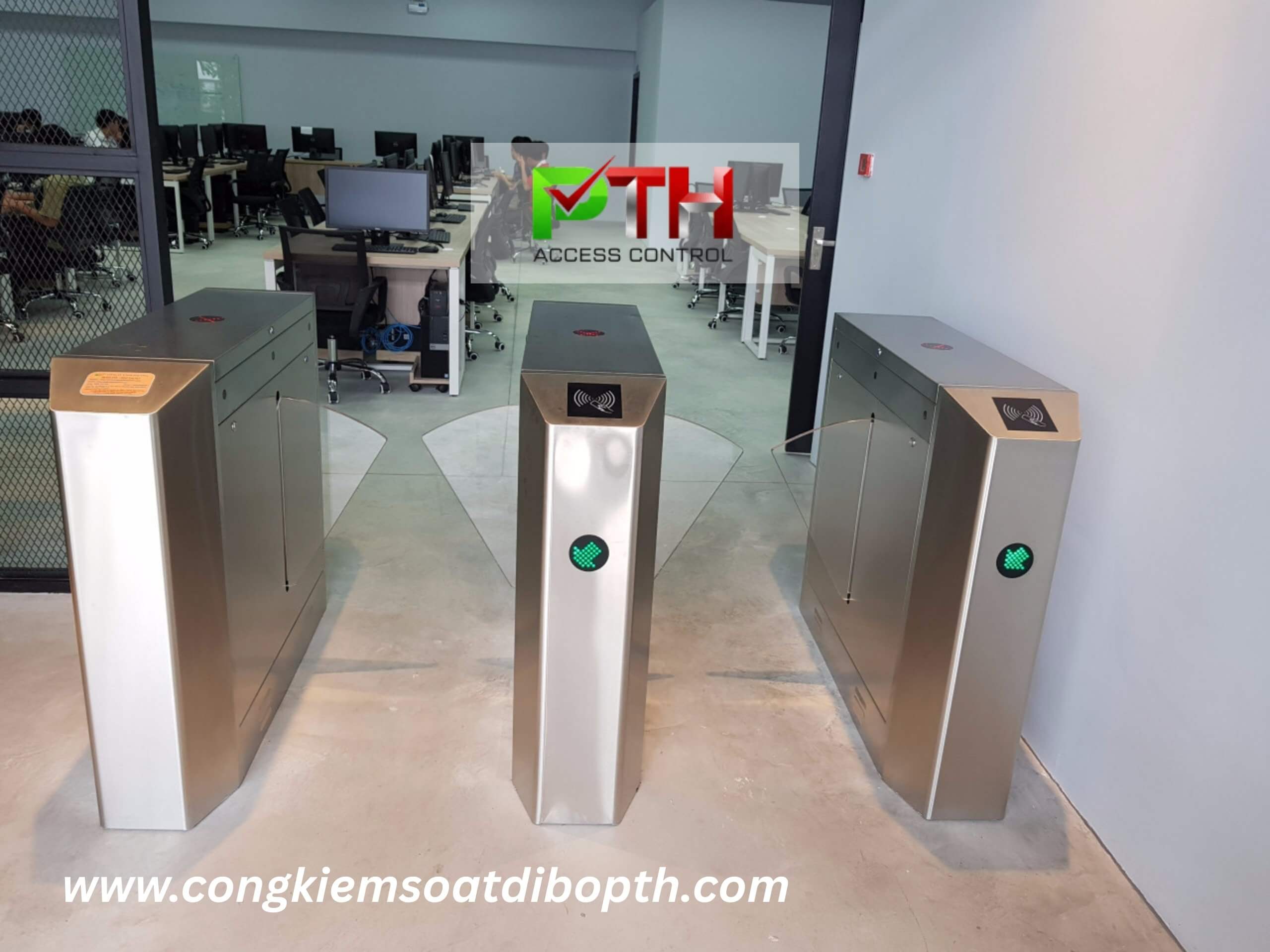 Hình 1: Công trình lắp cổng flap barrier kiểm soát ra vào tại Công ty Intex 