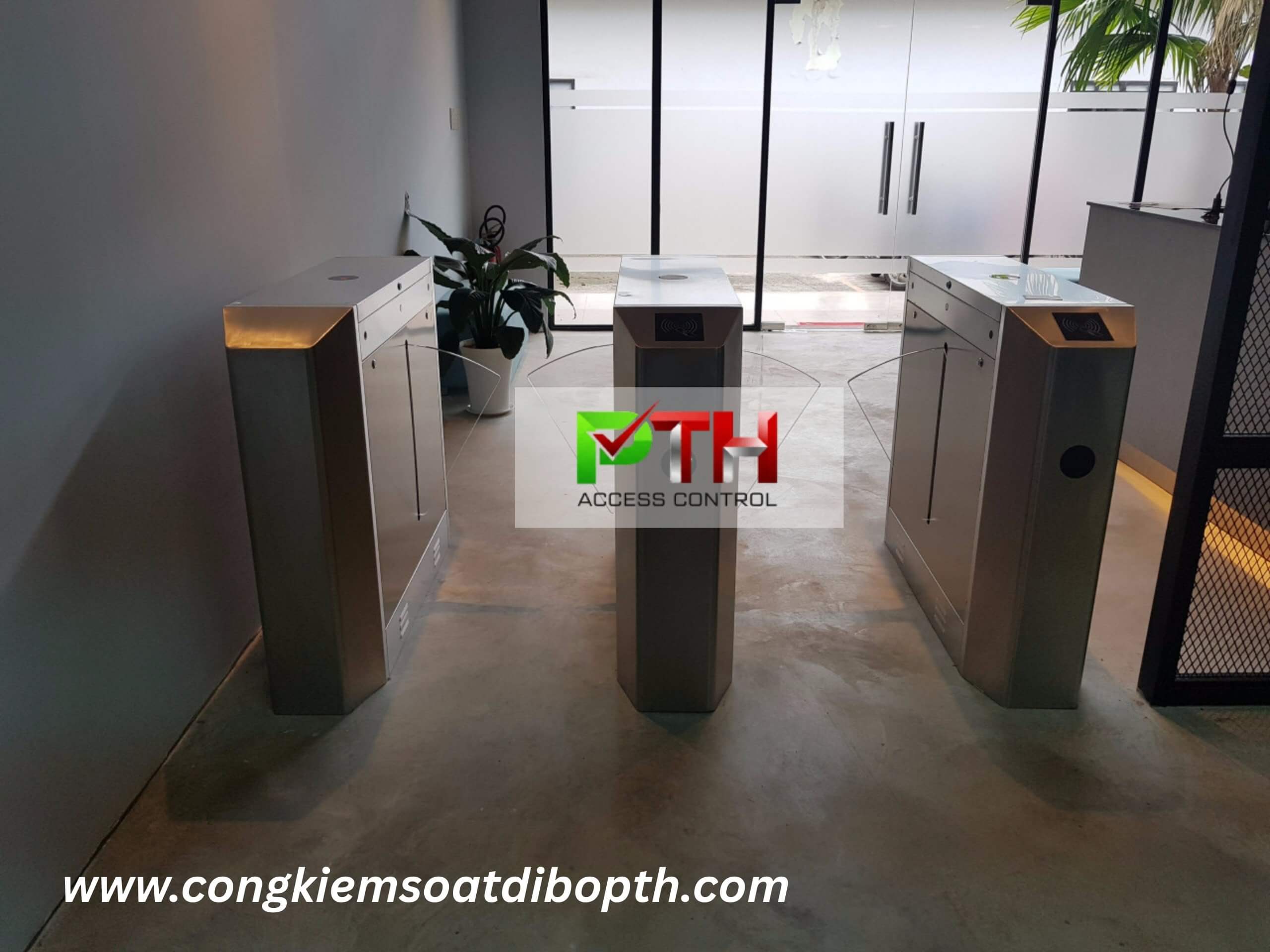 Hình 3: Công trình lắp cổng flap barrier kiểm soát ra vào tại Công ty Intex 