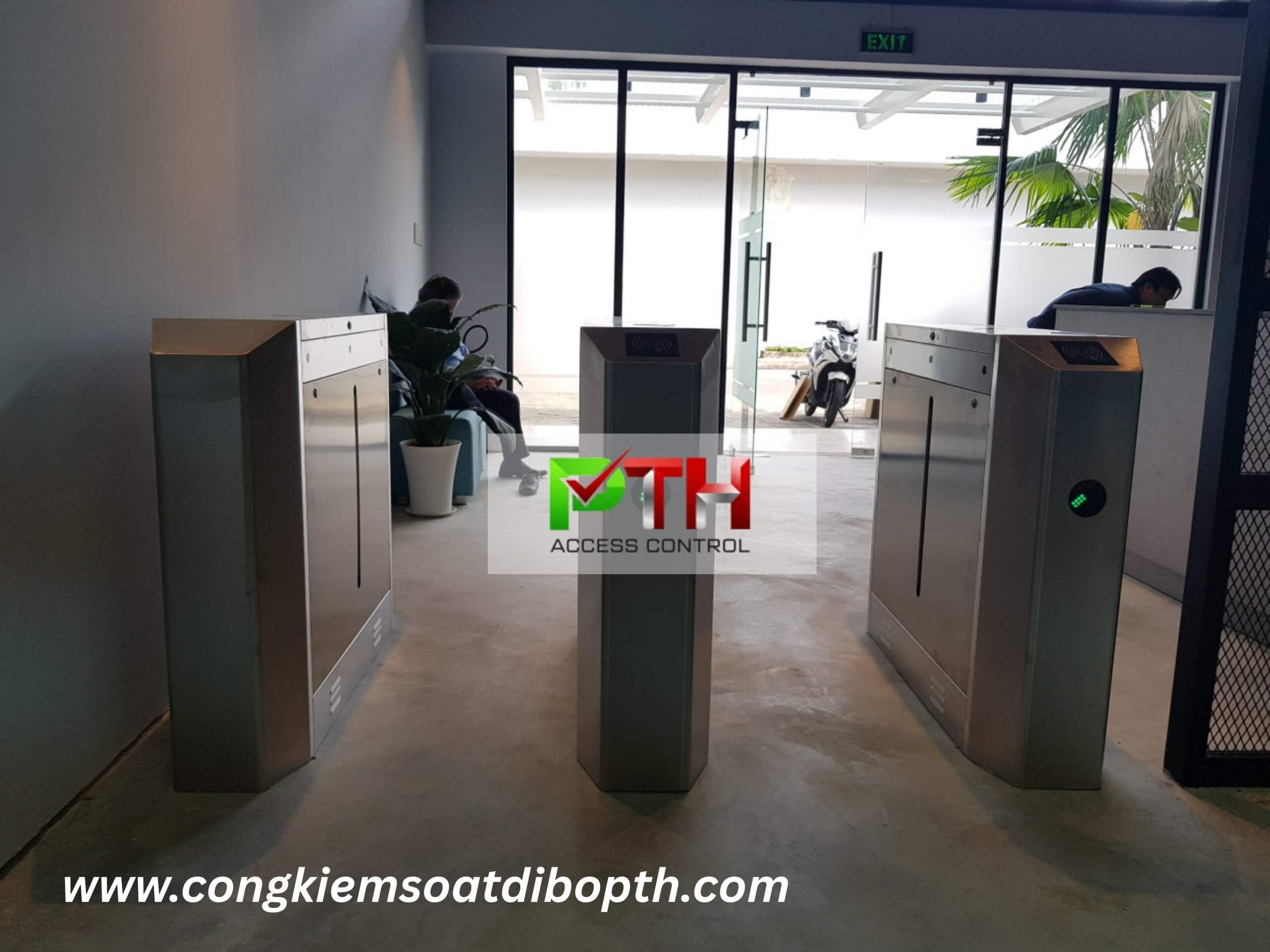 Hình 5: Công trình lắp cổng flap barrier kiểm soát ra vào tại Công ty Intex 