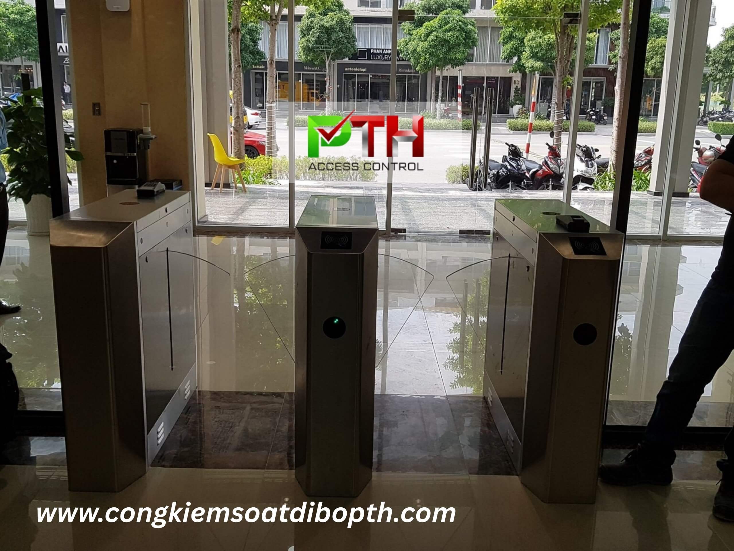 Hình 2: Công trình lắp cổng flap barrier tại Nhà máy điện Sala Quận 2