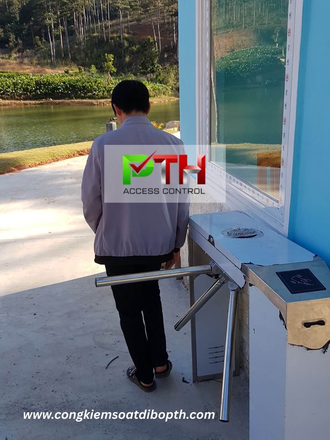 Hình 3: Công trình lắp cổng xoay 3 chấu tại KDL sinh thái Đà Lạt Tiên Cảnh
