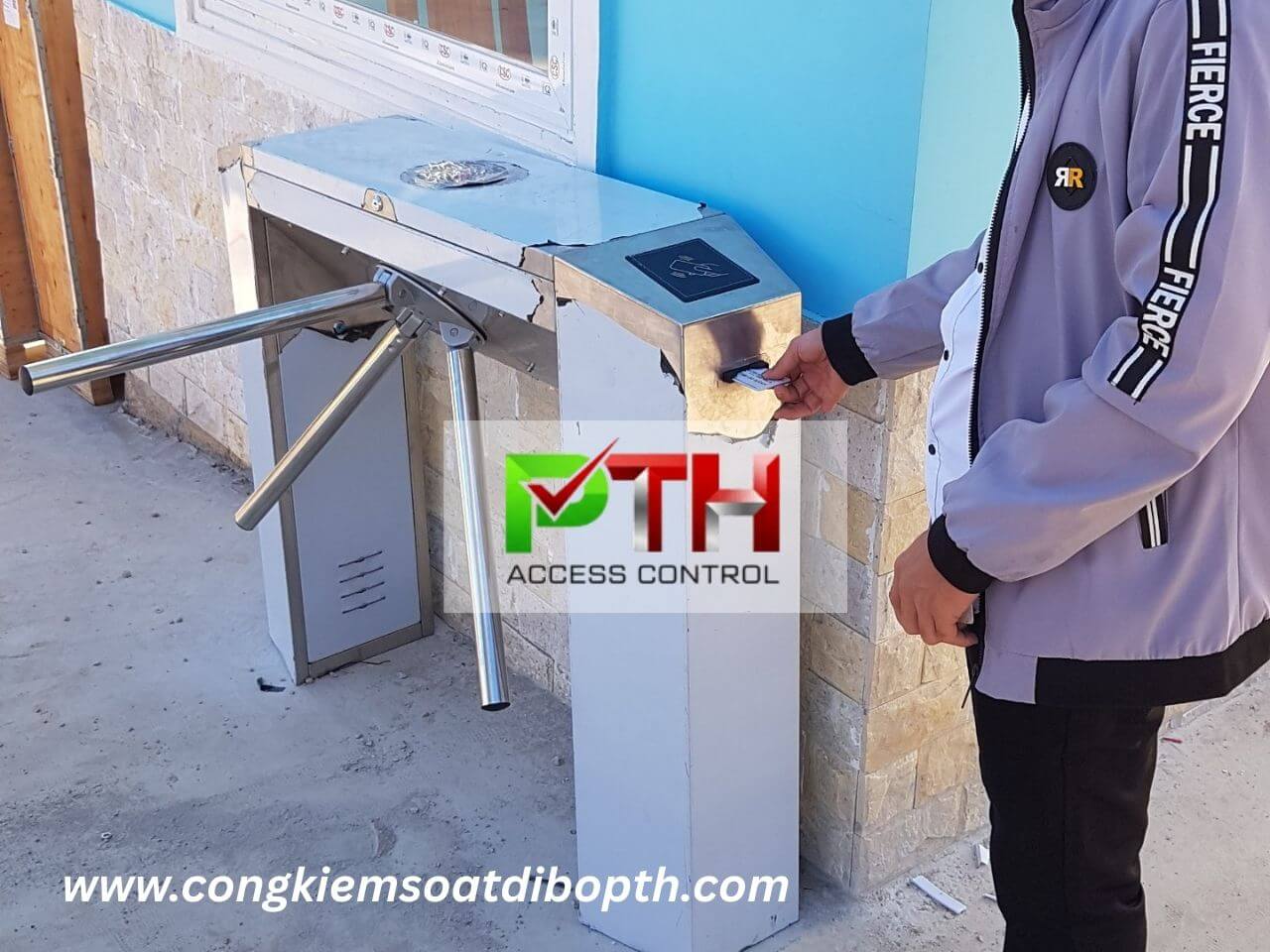 Hình 1: Công trình lắp cổng xoay 3 chấu tại KDL sinh thái Đà Lạt Tiên Cảnh