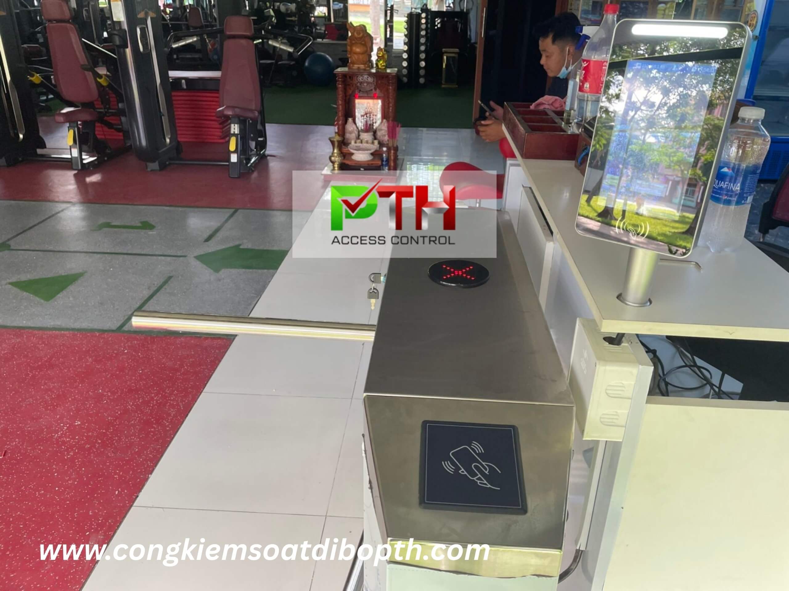 Hình 3: Công trình lắp cổng xoay tripod kết hợp máy face id tại phòng GYM ROCKY FITNESS CENTER