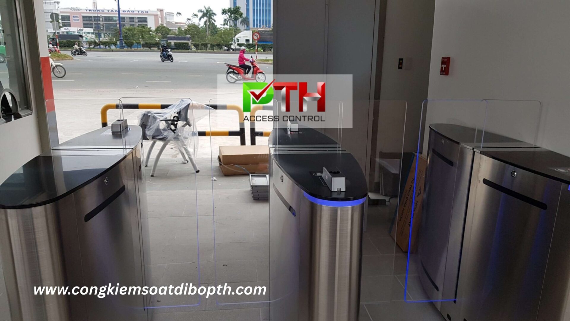 Hình 2: Công trình lắp cổng flap barrier tại nhà máy Coca Cola Quận 9