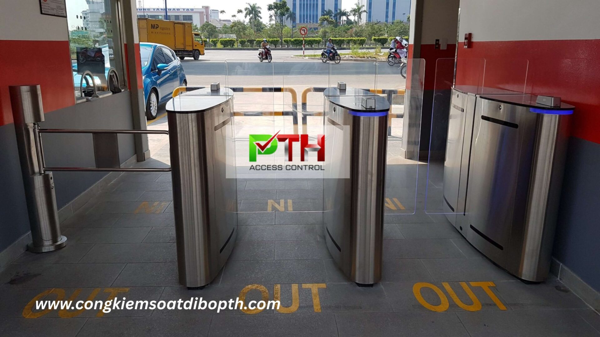 Hình 1: Công trình lắp cổng flap barrier tại nhà máy Coca Cola Quận 9
