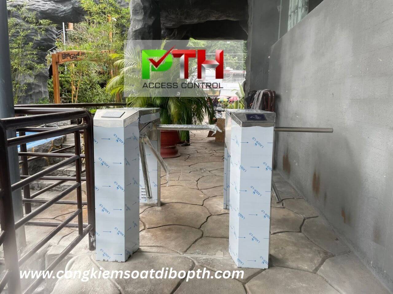 lap cong xoay tripod kiem soat loi di bo tai Phu Quoc