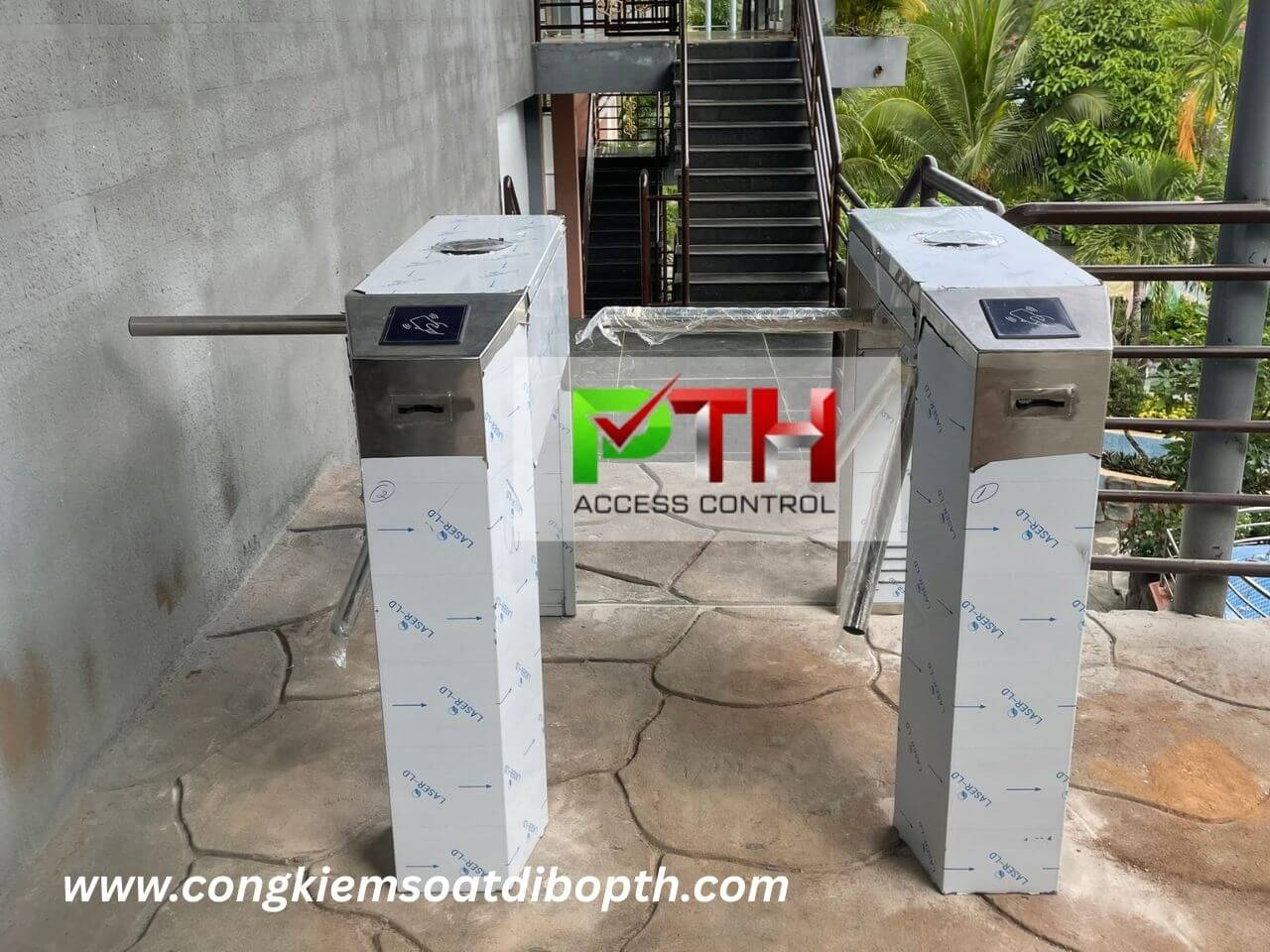 Cong xoay 3 cang kiem soat loi di bo tai bun khoang nong spa soc nau