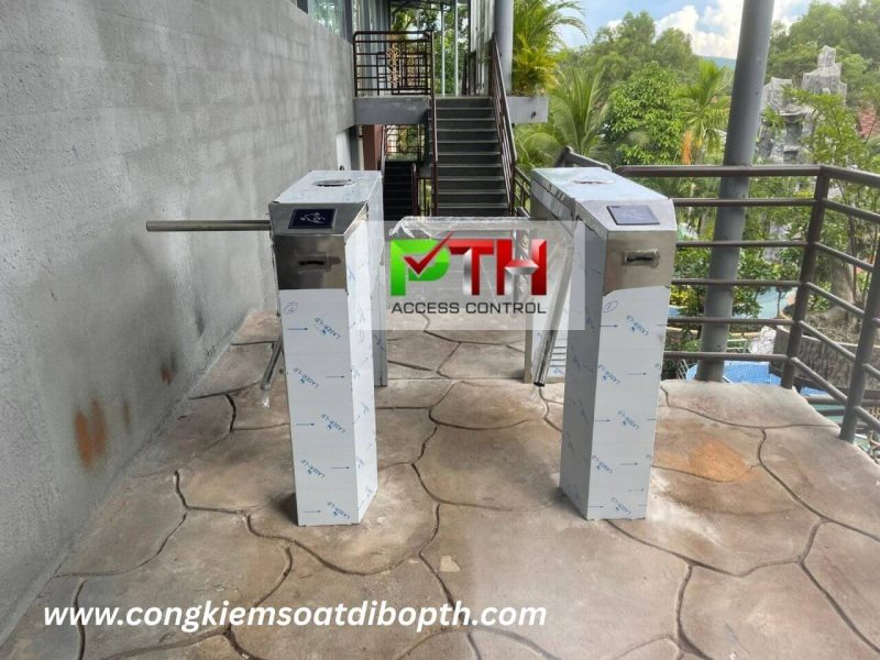 Lap cong xoay 3 cang kiem soat loi di bo tai Phu Quoc