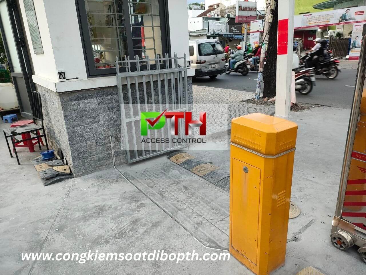 cong trinh lap dat he thong giu xe thong minh tai go vap