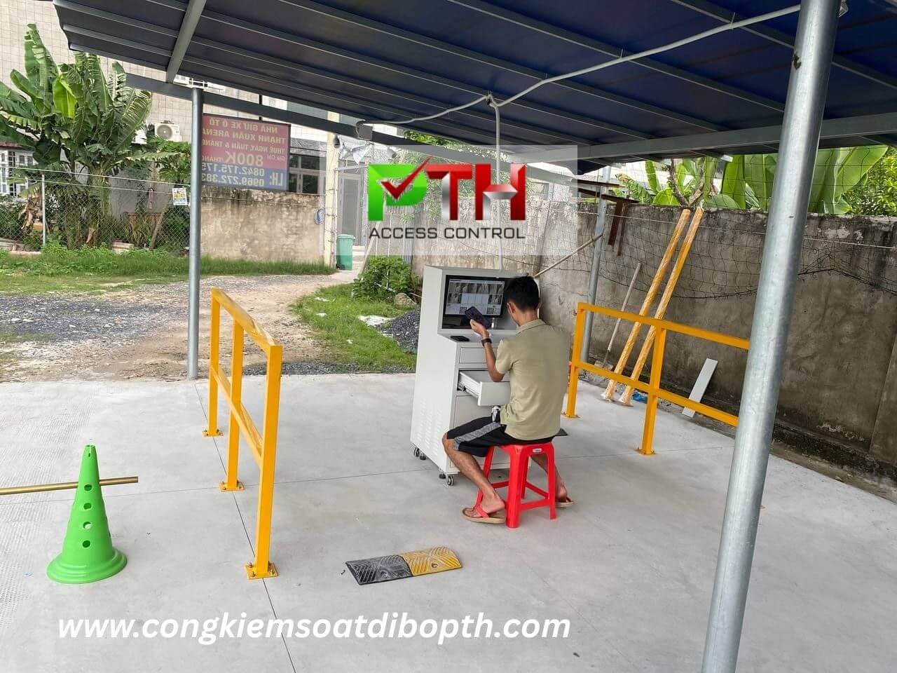 cong trinh lap tu giu xe 2 lan tai san bong thanh xuan arena