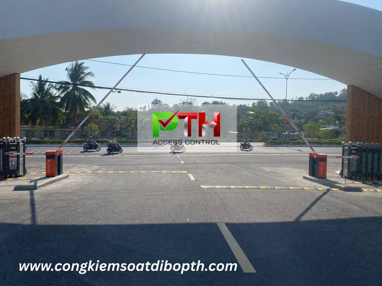 lap barie cho xn trung tam cong nghe thong tin va ngoai ngu tai nha trang