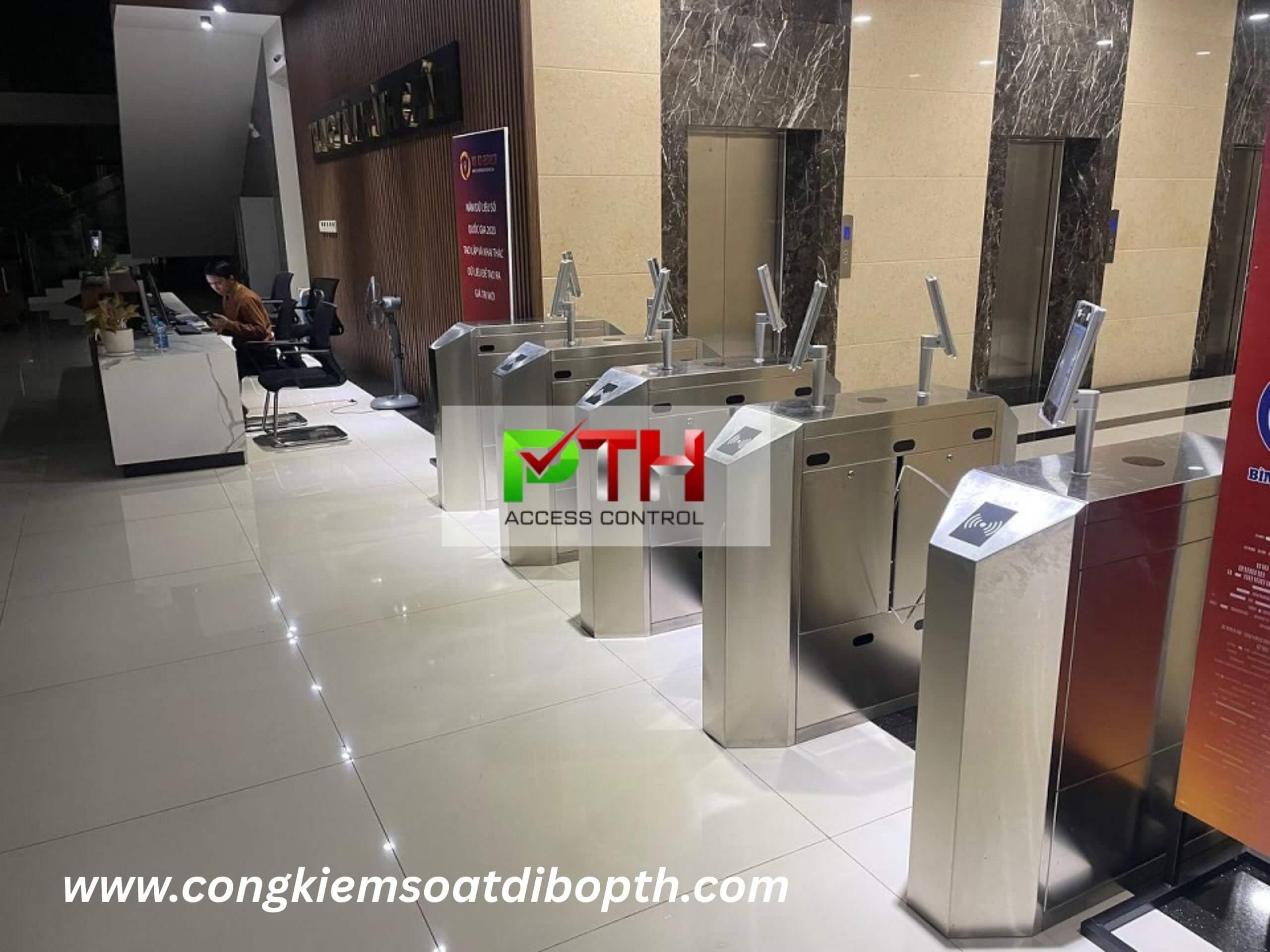 Hình 4: Công trình lắp cổng flap barrier kết hợp máy nhận diện khuôn mặt tại Bình Dương
