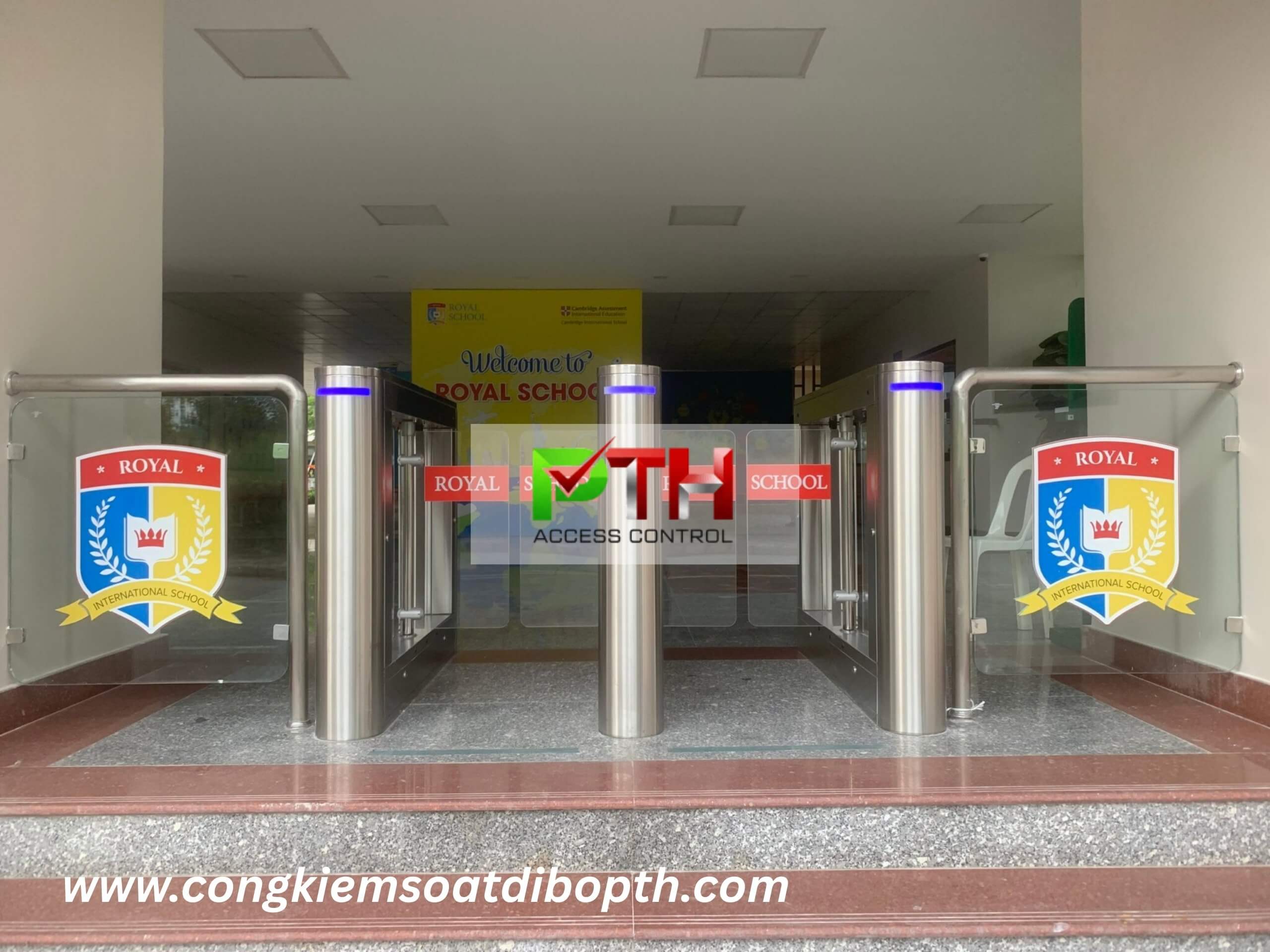 Hình 7: Công trình lắp cổng Swing barrier A306 tại Trường Song ngữ Quốc tế Hoàng Gia – ROYAL SCHOOL