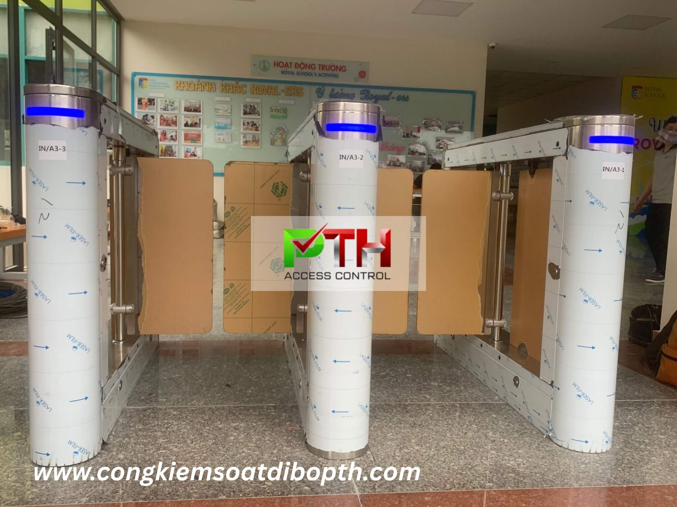 Hình 3: Công trình lắp cổng Swing barrier A306 tại Trường Song ngữ Quốc tế Hoàng Gia – ROYAL SCHOOL