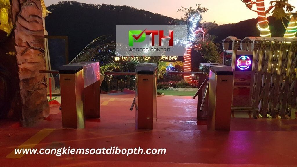 Hình 3: Công trình lắp đặt cổng xoay tripod kiểm soát vé tại Vườn Thượng Uyển Bay Đà Lạt
