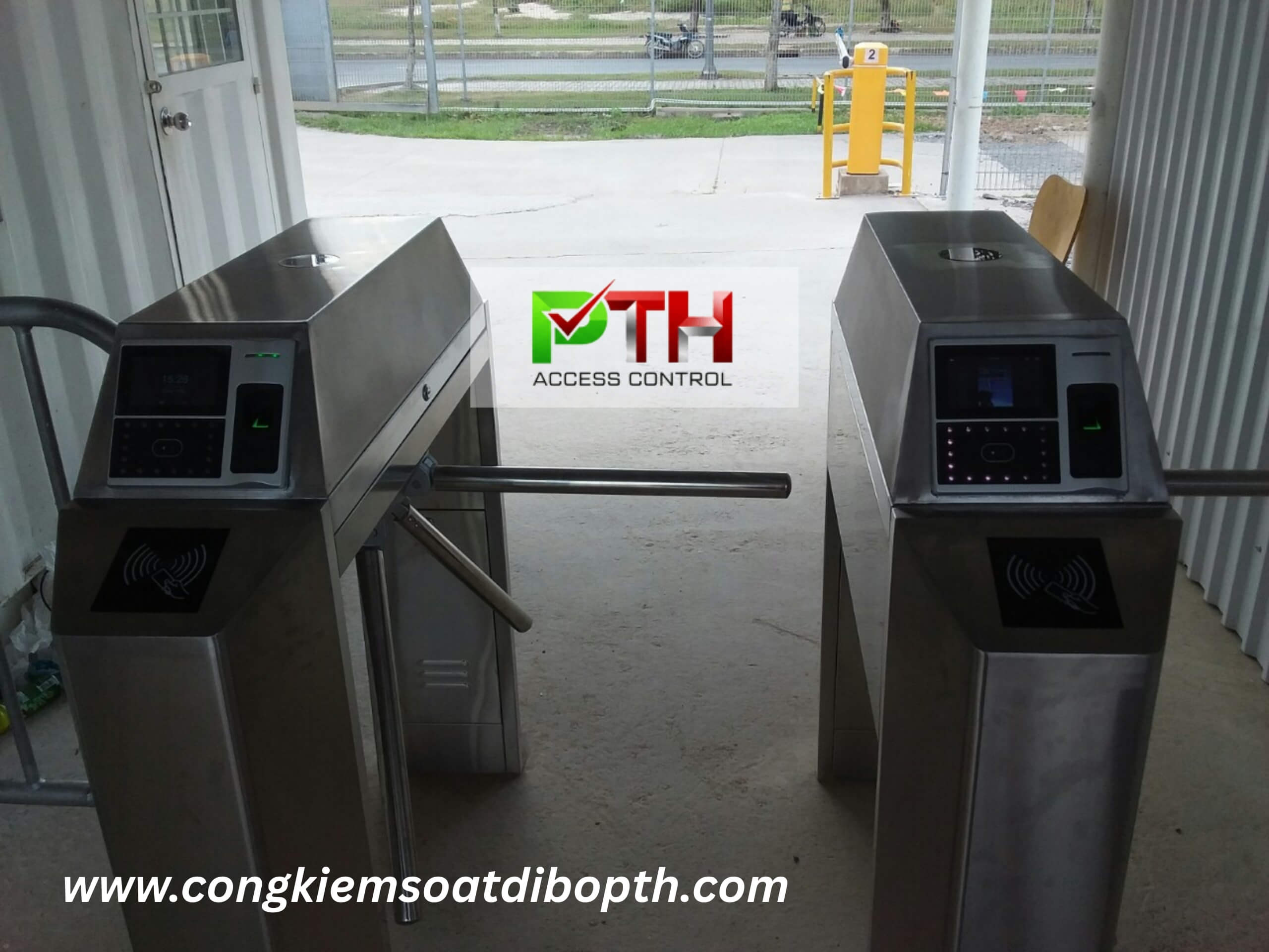 Hình 1: Công trình lắp cổng xoay 3 chấu tại trạm thu phí Long Thành