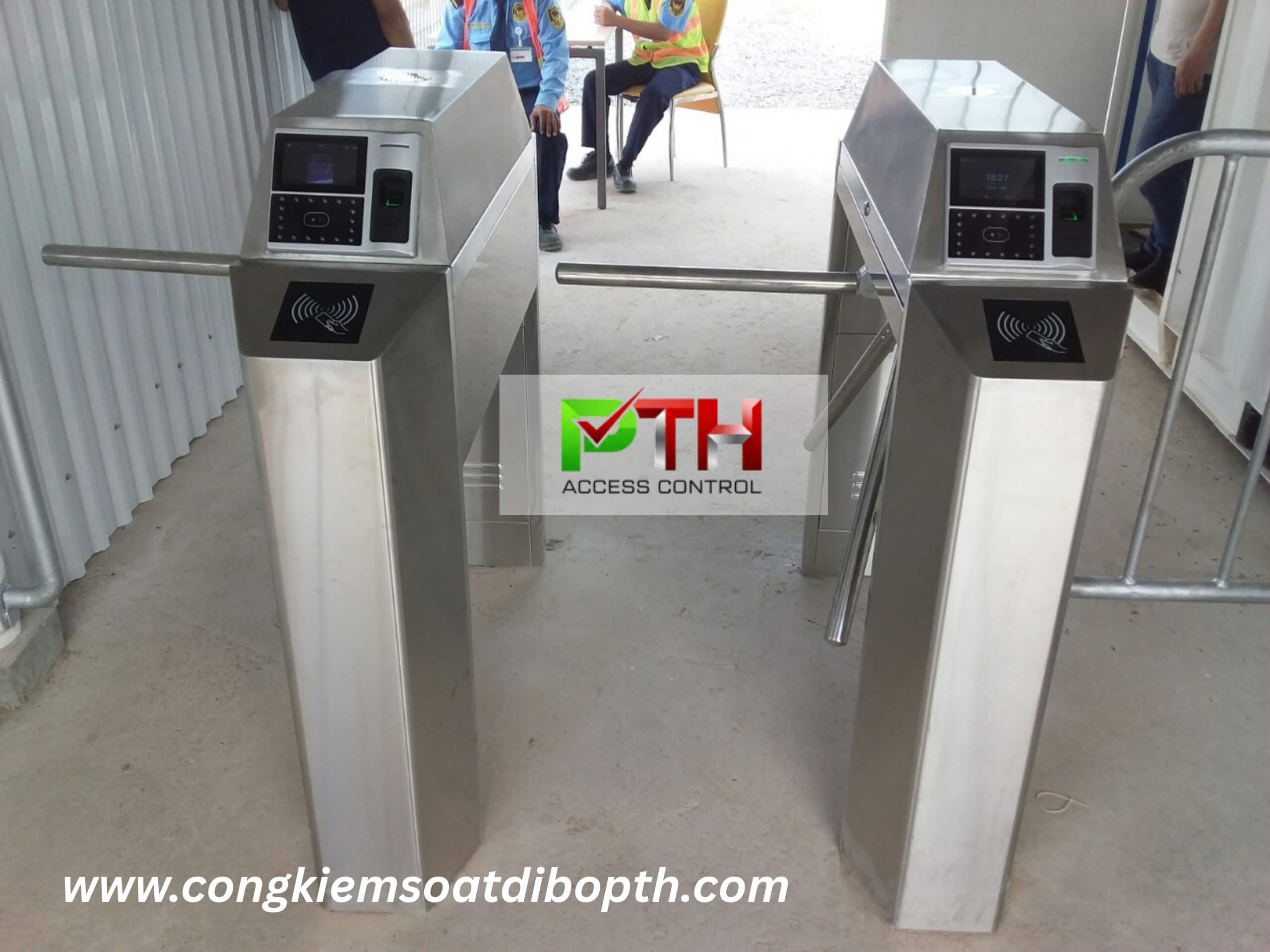 Hình 2: Công trình lắp cổng xoay 3 chấu tại trạm thu phí Long Thành