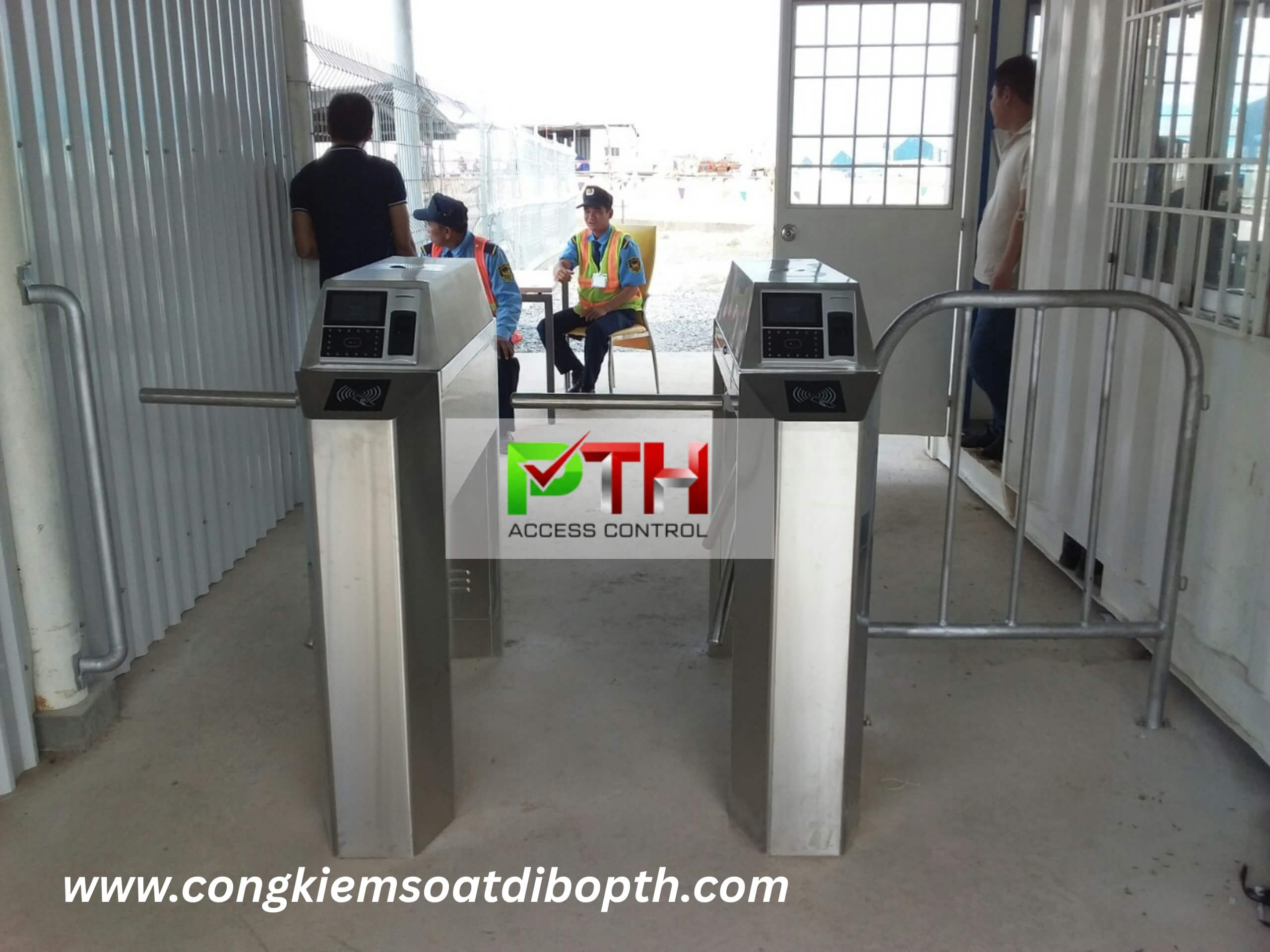 Hình 4: Công trình lắp cổng xoay 3 chấu tại trạm thu phí Long Thành