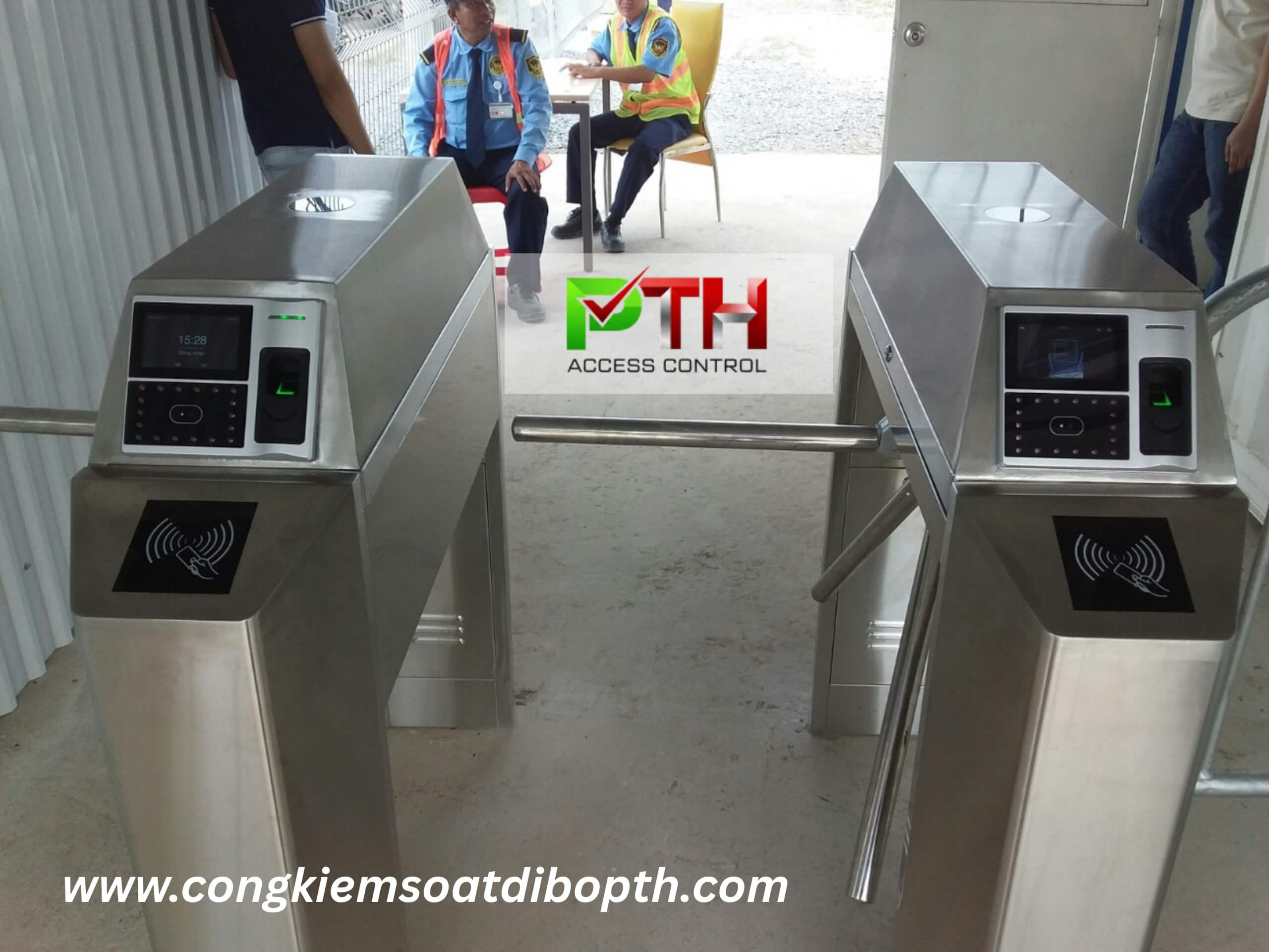 Hình 5: Công trình lắp cổng xoay 3 chấu tại trạm thu phí Long Thành