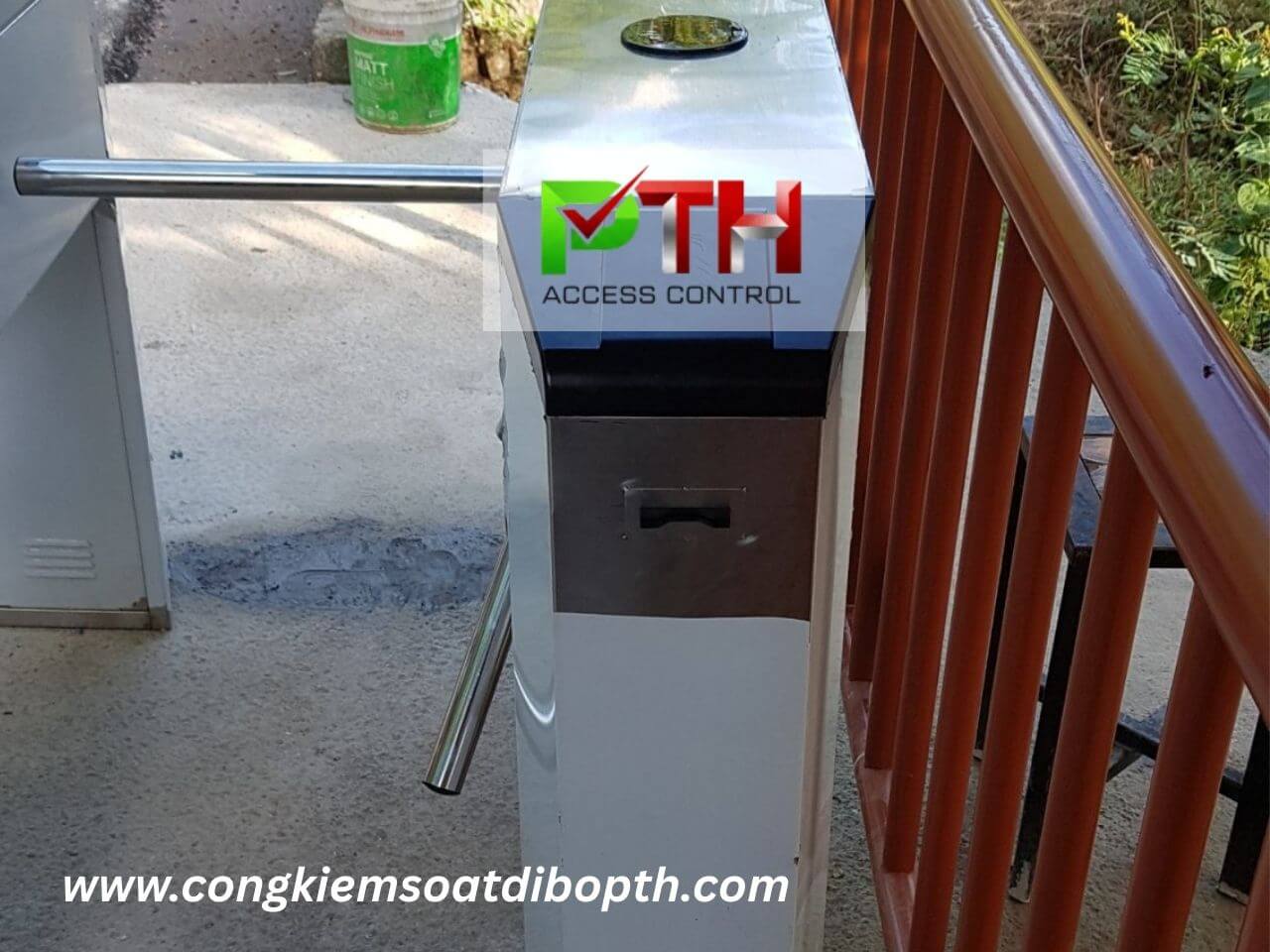 Hình 4: Công trình lắp cổng xoay 3 chấu tại Khu du lịch sinh thái Thác Bà
