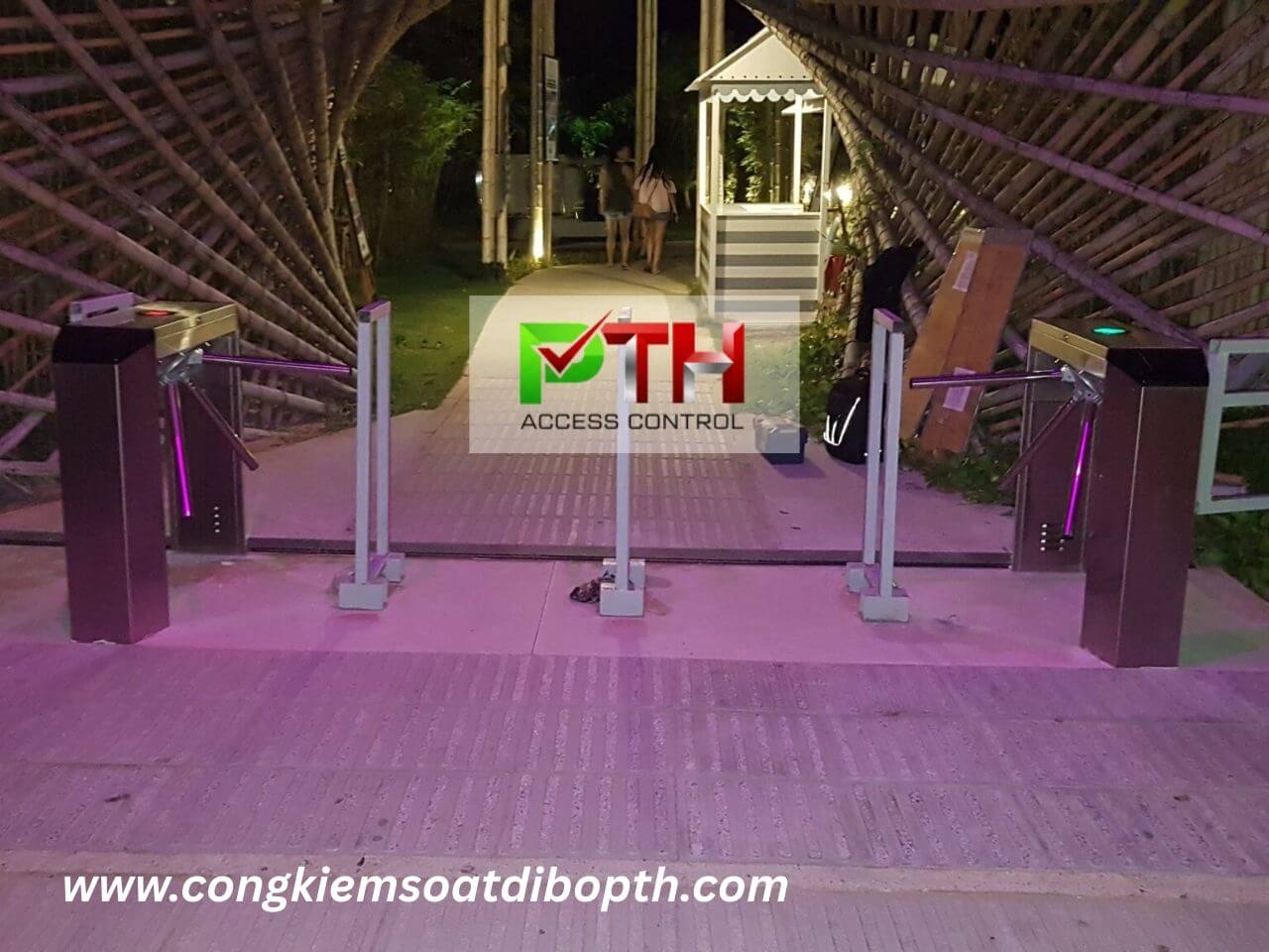 Hình 1: Công trình lắp cổng xoay 3 càng kiểm soát tại Sunset Sanato Resort & Villas Phú Quốc