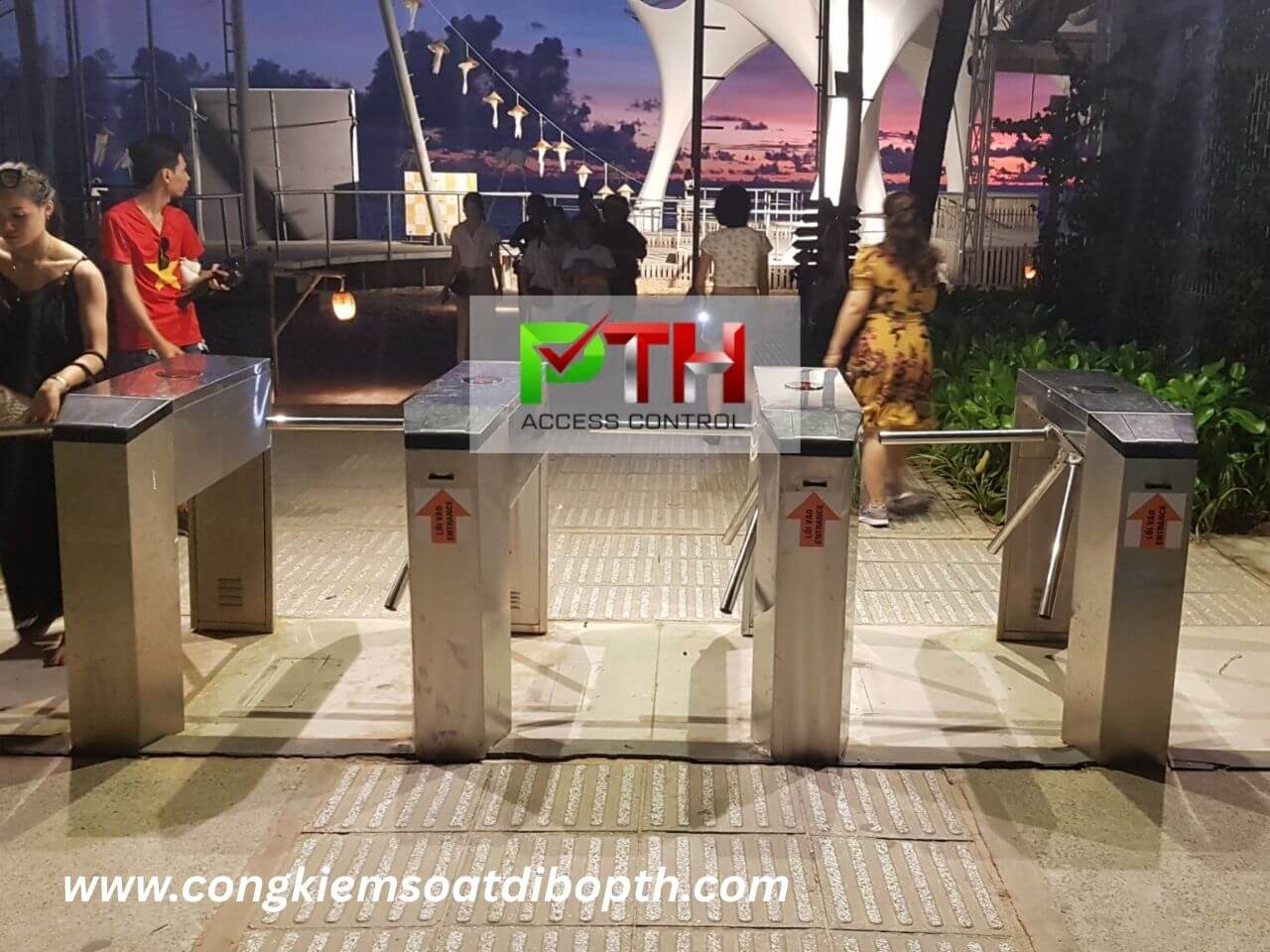 Hình 3: Công trình lắp cổng xoay 3 càng kiểm soát tại Sunset Sanato Resort & Villas Phú Quốc