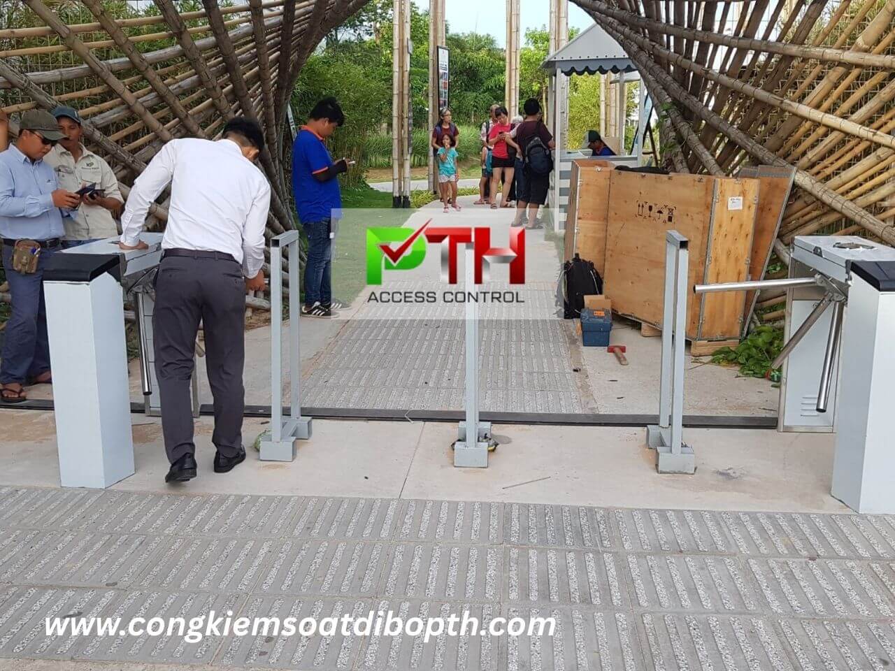Hình 6: Công trình lắp cổng xoay 3 càng kiểm soát tại Sunset Sanato Resort & Villas Phú Quốc