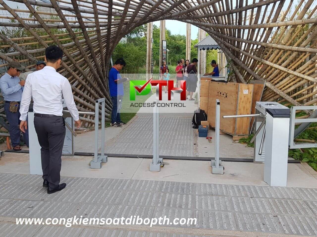 Hình 8: Công trình lắp cổng xoay 3 càng kiểm soát tại Sunset Sanato Resort & Villas Phú Quốc