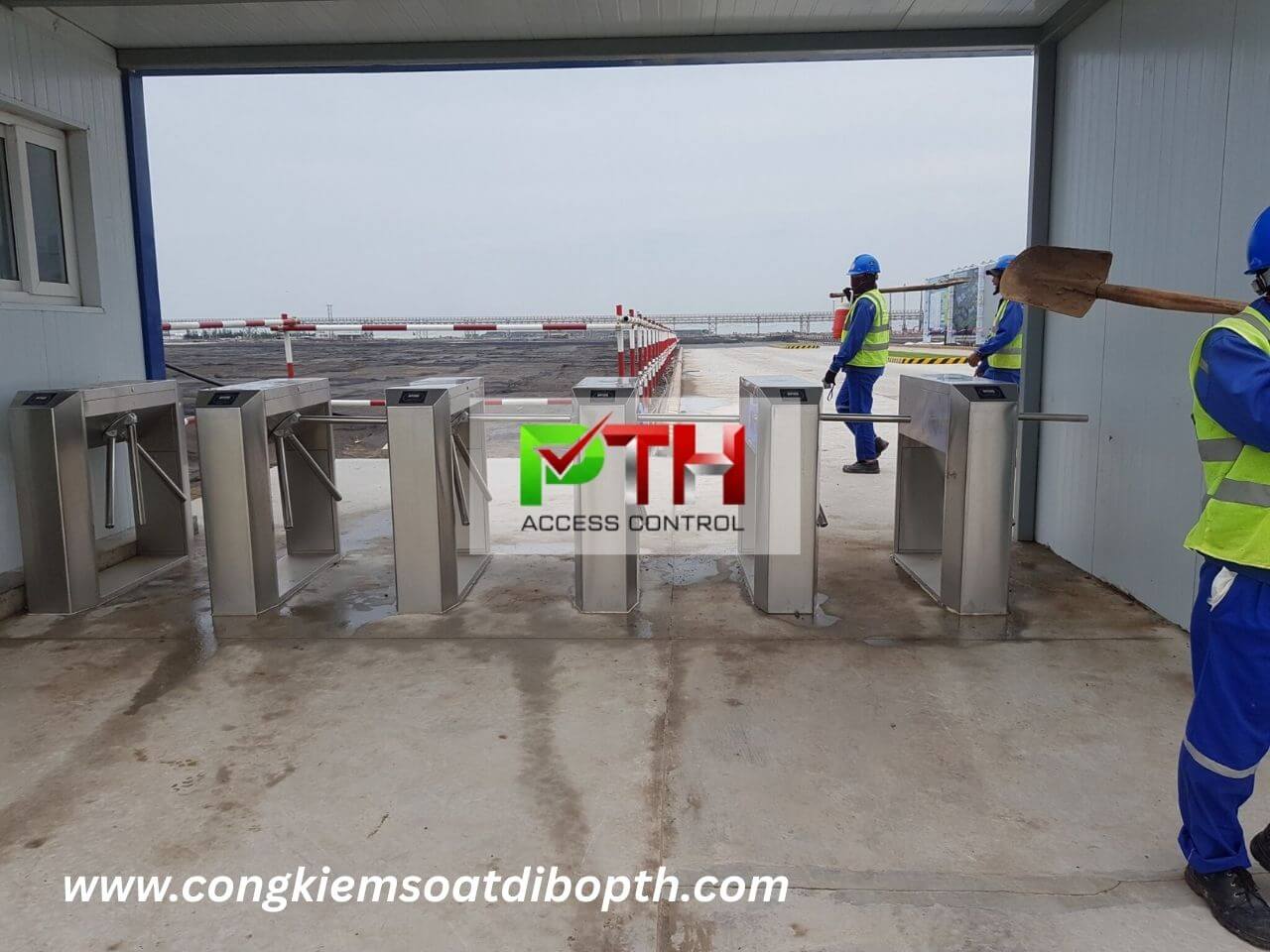 Ứng dụng cổng kiểm soát lối đi bộ tại nhà máy