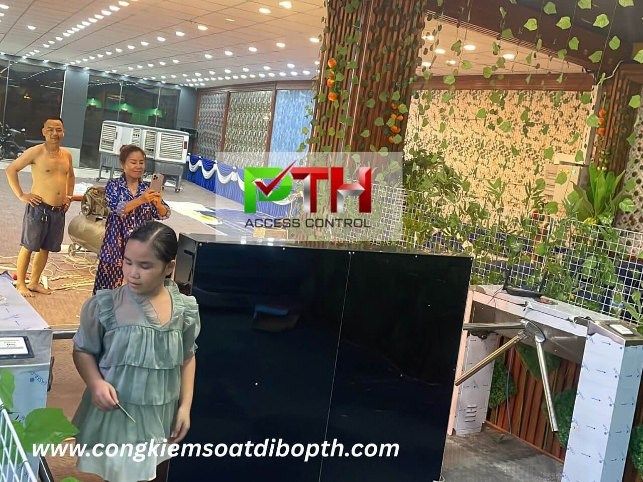 Hình 5: Công trình lắp cổng xoay 3 càng kiểm soát vé phòng Gym tại Campuchia