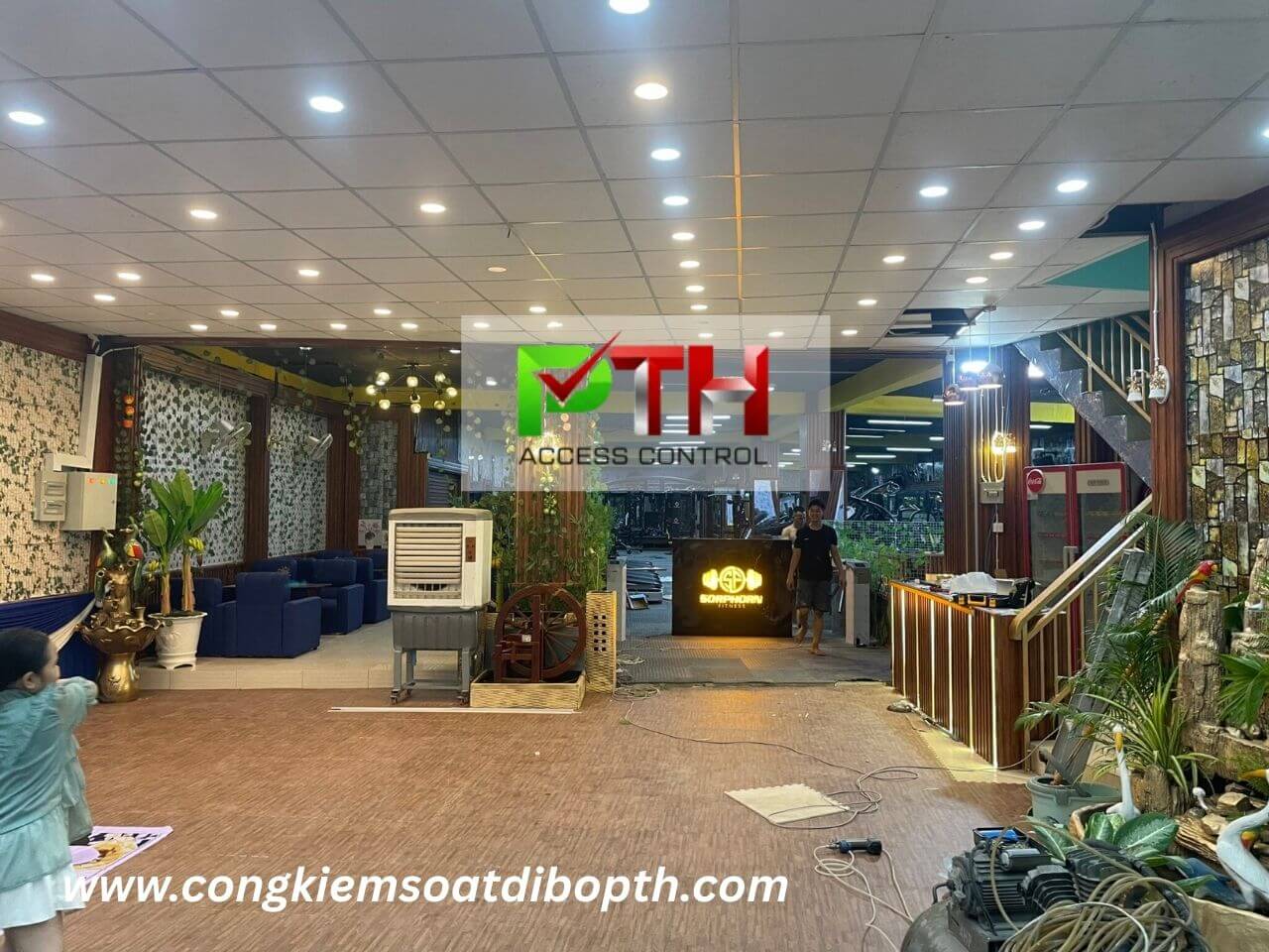 Hình 2: Công trình lắp cổng xoay 3 càng kiểm soát vé phòng Gym tại Campuchia